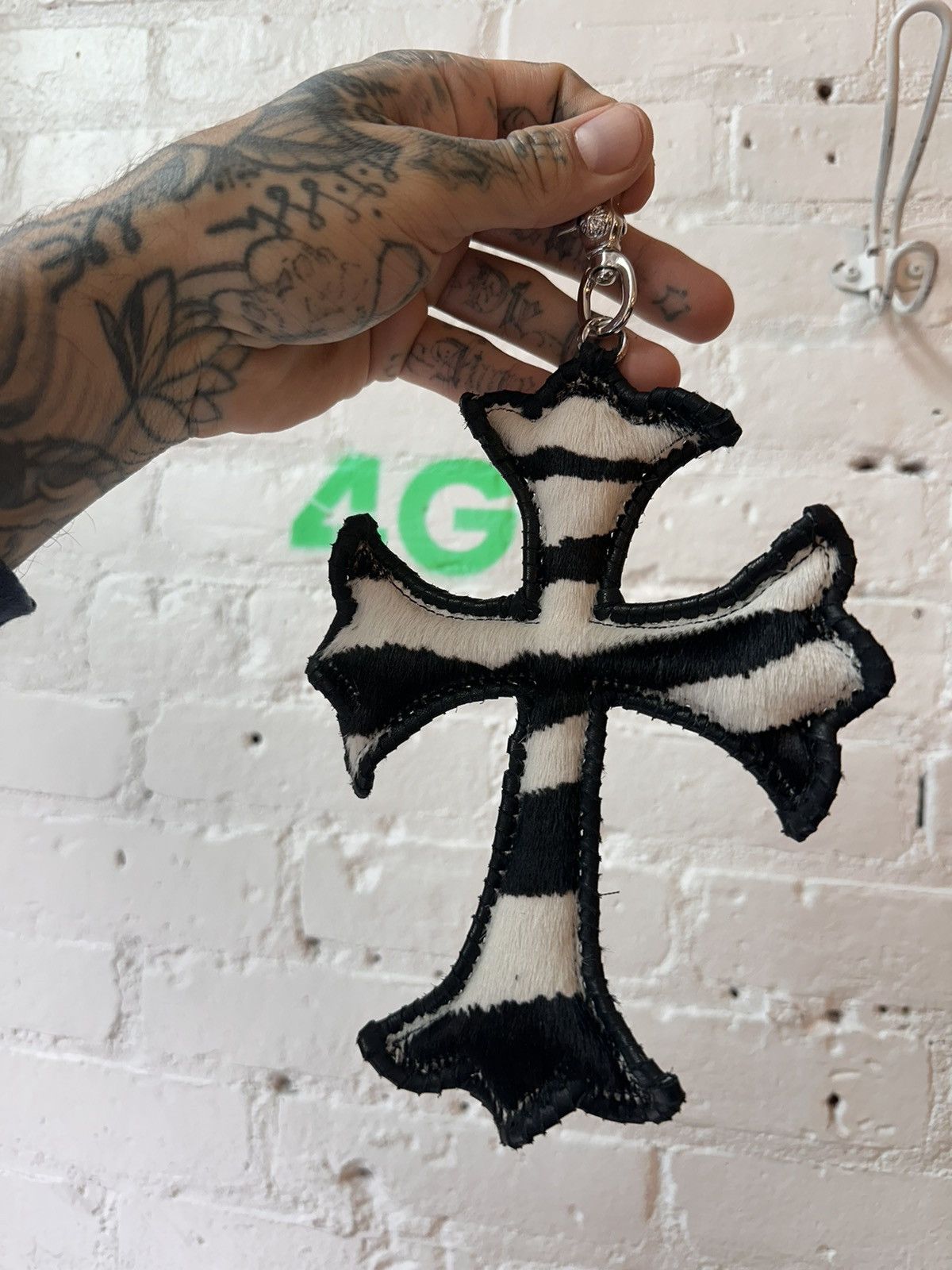 Chrome Hearts CHROME HEARTS HUGE ZEBRA KEYCHAIN CROSS WALLET CHAIN Size ONE SIZE - 14 Thumbnail