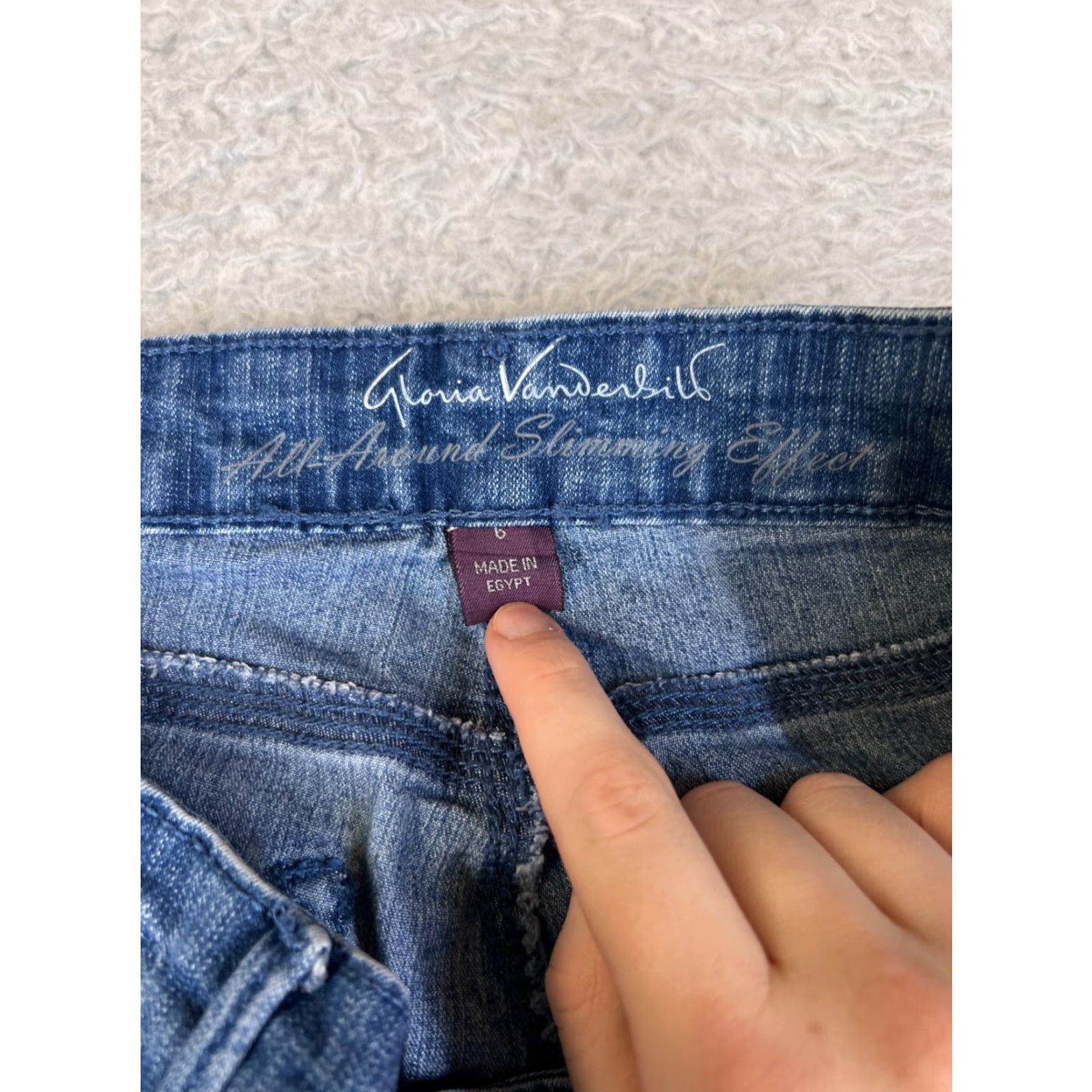 Gloria Vanderbilt VINTAGE Gloria Vanderbilt Women's Capri Jeans Size 6 Mid Rise Cotton Blue Embroidered Rhinestone Size 28" / US 6 / IT 42 - 3 Thumbnail