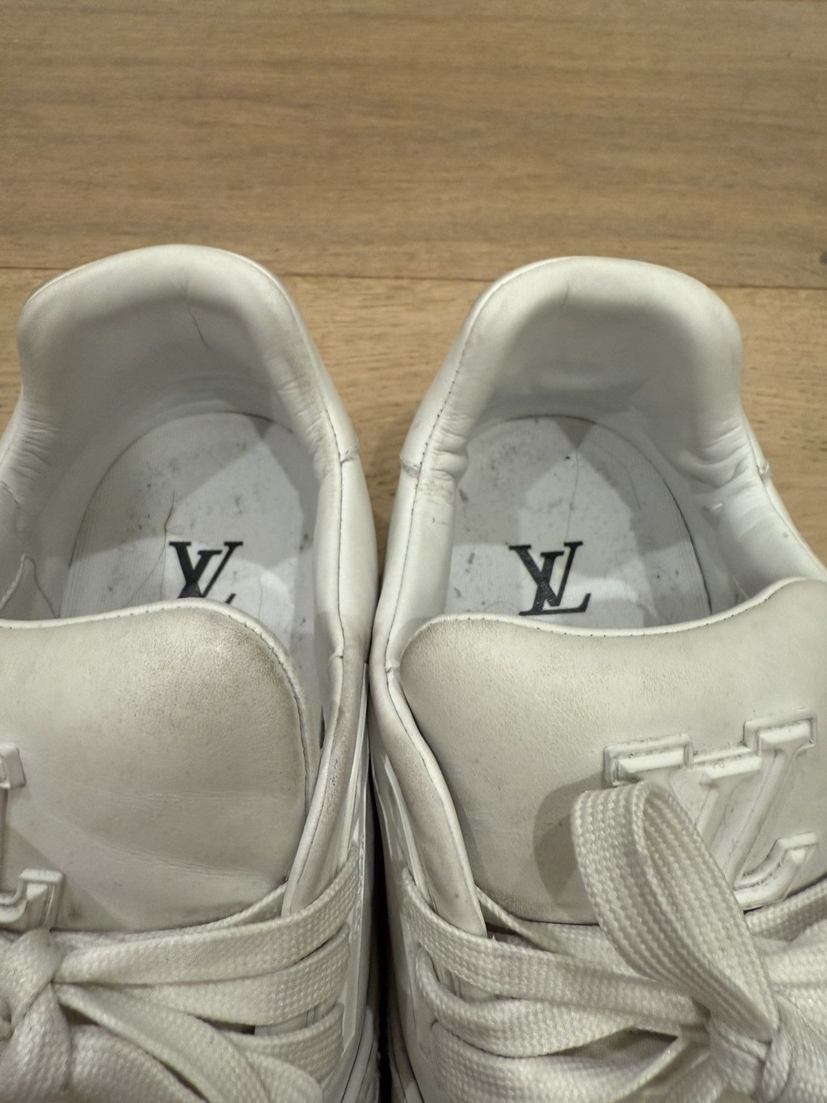 Louis Vuitton LV TRAINER DISTRESSED LEATHER - WHITE Size US 9.5 / EU 42-43 - 8 Thumbnail