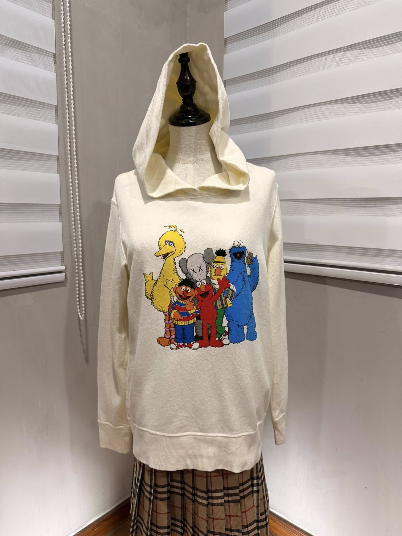 Kaws KAWS + SESAME STREET X UNIQLO S 3157 Size S / US 4 / IT 40 - 3 Thumbnail