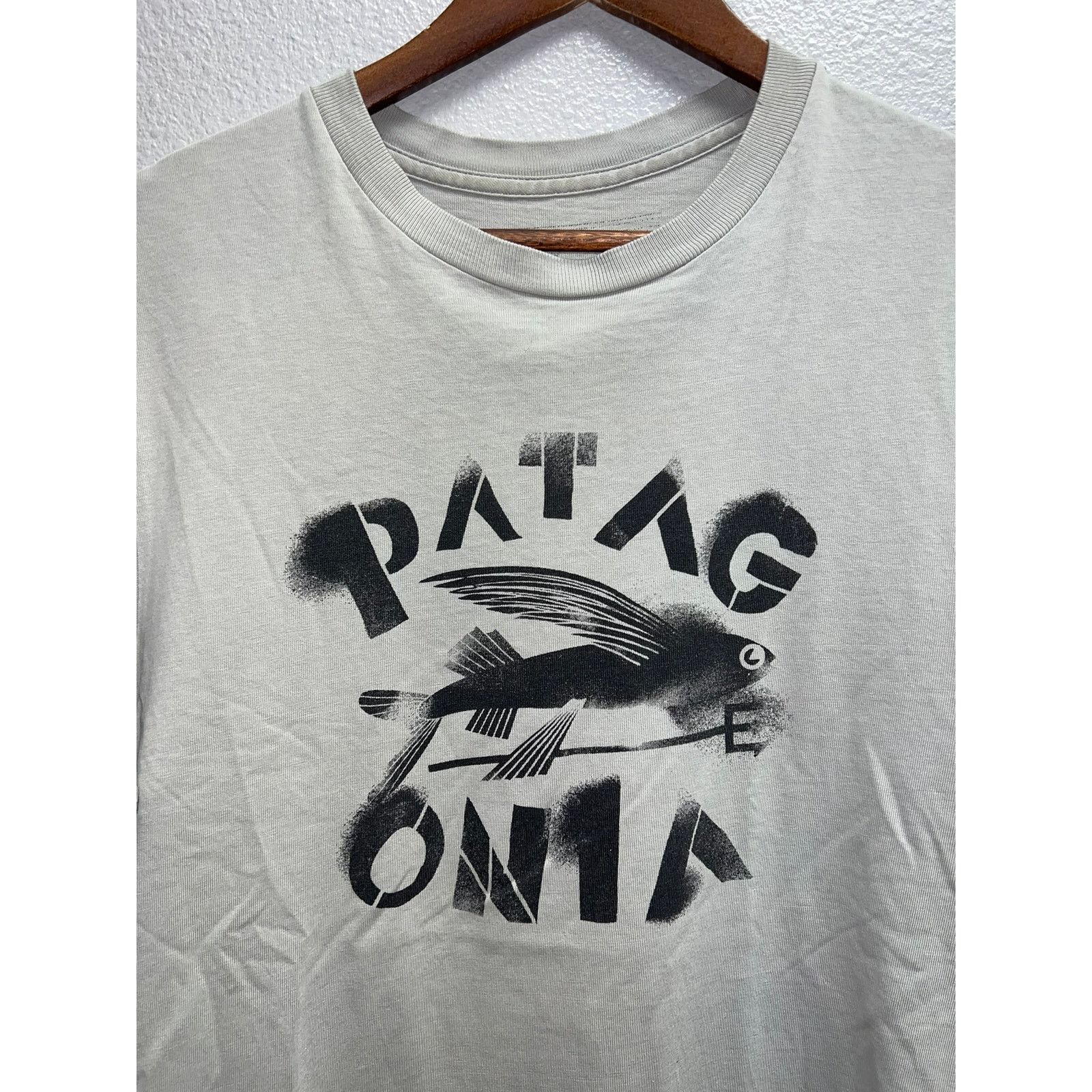 Patagonia Patagonia Flying Fish Logo Shirt Gray Graphic Tee Medium Size US M / EU 48-50 / 2 - 2 Thumbnail