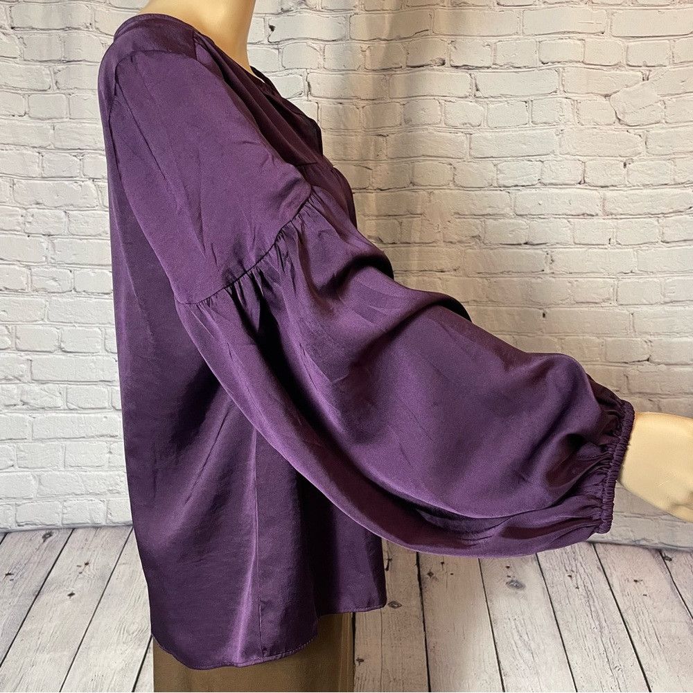 Vince Camuto Vince Camuto V-Neck Satin Purple Puff Sleeve Blouse Size L Size L / US 10 / IT 46 - 3 Thumbnail