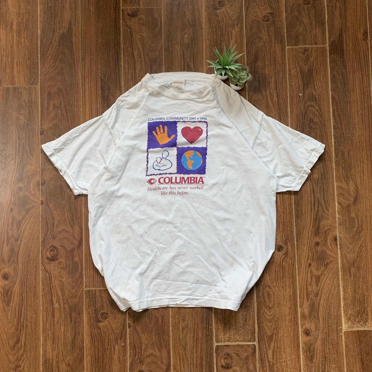 Columbia × Vintage Vintage Columbia Community Day 1996 Graphic Tee Size US XL / EU 56 / 4 - 1 Thumbnail