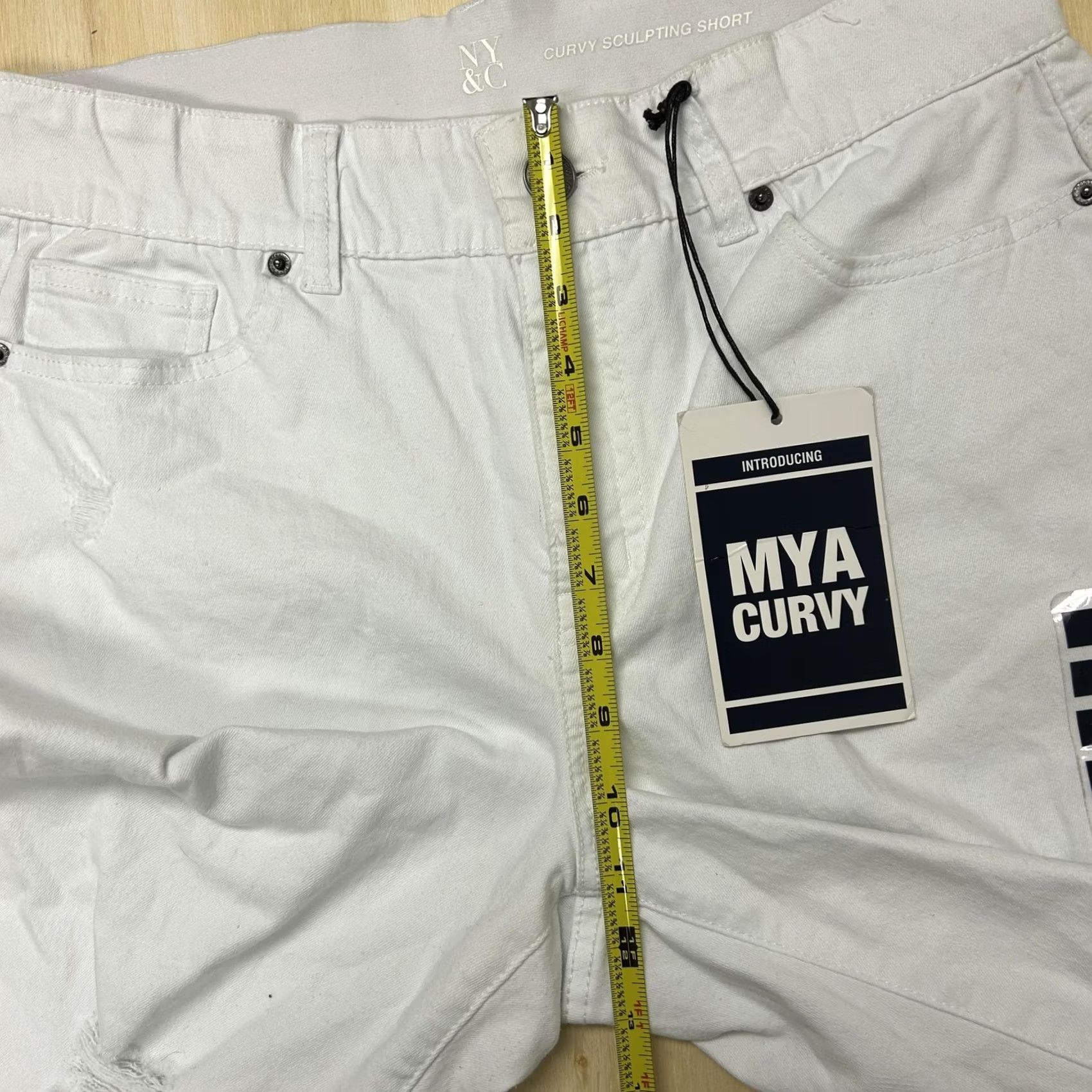 Vintage New York & Company Womens 14 36W White Denim Distressed Bermuda Mya Curvy Shorts Size 36" / US 14 / IT 50 - 6 Thumbnail
