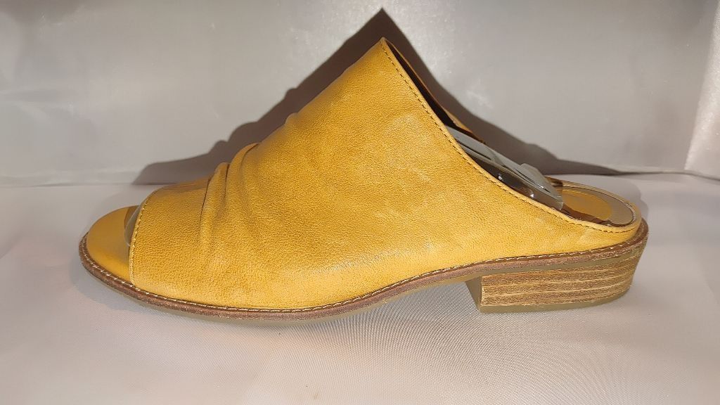 Soffe Sofft Nessa Leather Slide on Mimosa Size 8.5M Size US 8.5 / IT 38.5 - 2 Thumbnail