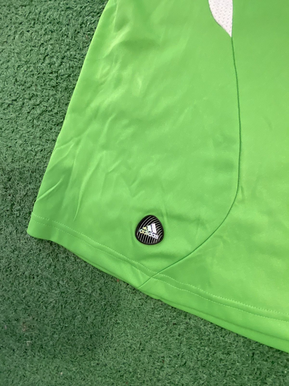 Adidas Adidas jersey wolfsburg tshirt Size US XL / EU 56 / 4 - 4 Thumbnail