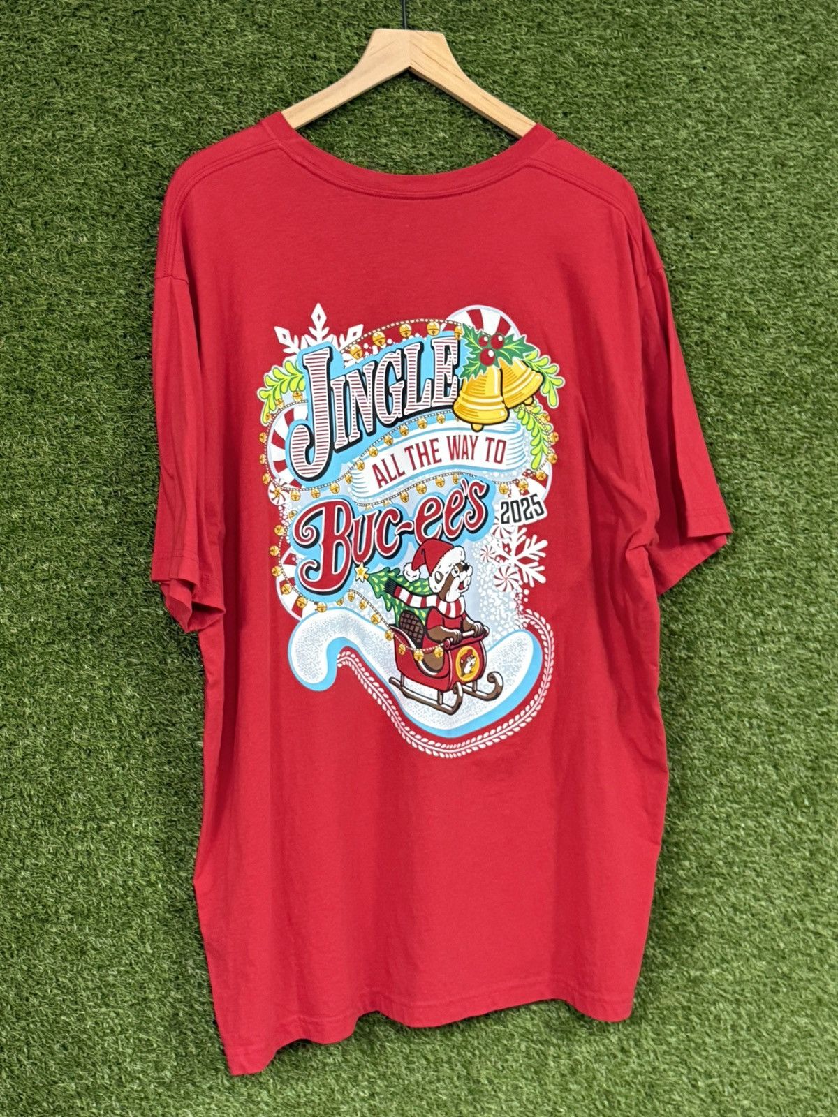 Vintage Buc-ee's Jingle Bells Christmas XMas Red Beaver Logo Tee 3XL Size US XXL / EU 58 / 5 - 1 Thumbnail