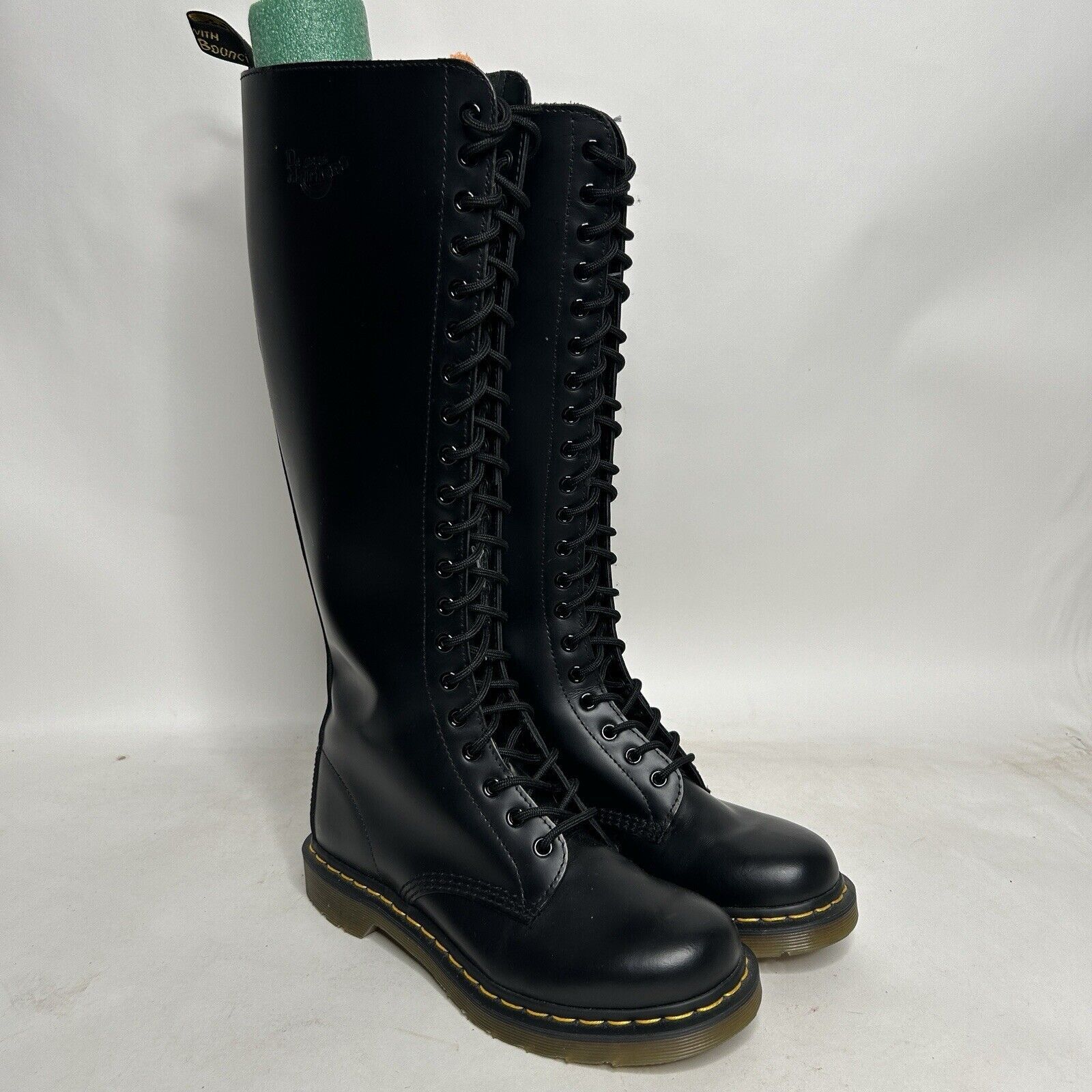 Dr. Martens ブラックブーツ ジッパー付き Dr. Martens Dr. Martens 12270 20 Eye 16