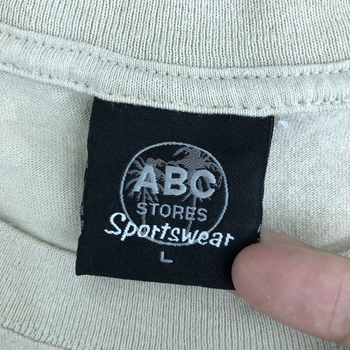 Vintage Vintage ABC Hawaii T-Shirt Surf Style Size US L / EU 52-54 / 3 - 5 Thumbnail