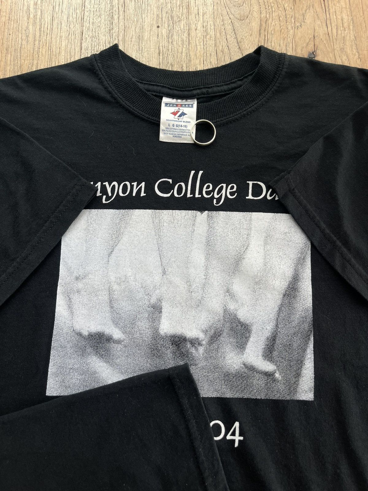 Vintage Vintage Kenyon College Dance Fall 2004’s Photo Tshirt Size US S / EU 44-46 / 1 - 6 Thumbnail
