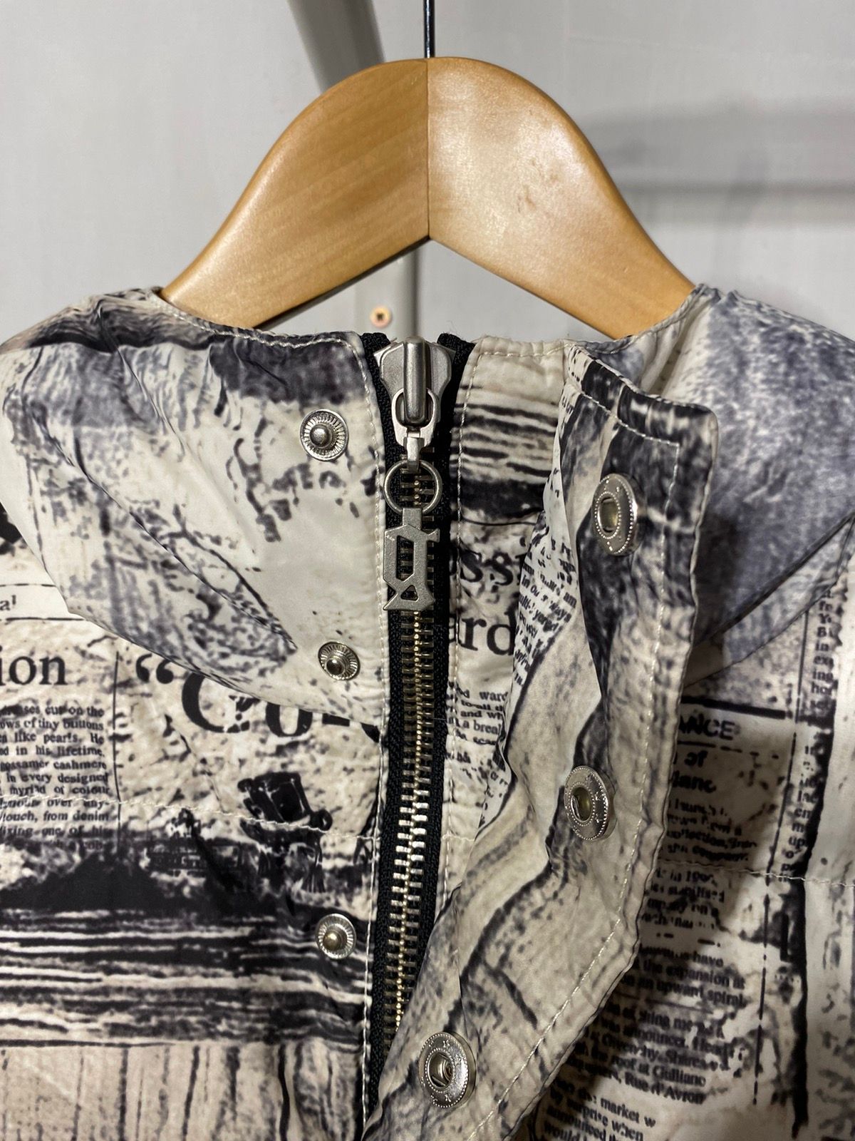 Archival Clothing John Galliano vintage puffer down jacket gazette newspaper Size US M / EU 48-50 / 2 - 5 Thumbnail