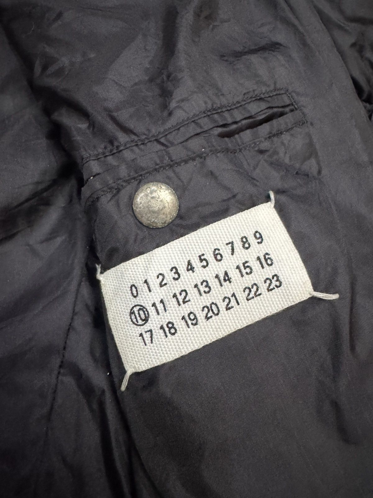 Maison Margiela VINTAGE MAISON MARGIELA DISTRESSED LOOK PUFFER JACKET COAT Size US L / EU 52-54 / 3 - 9 Thumbnail