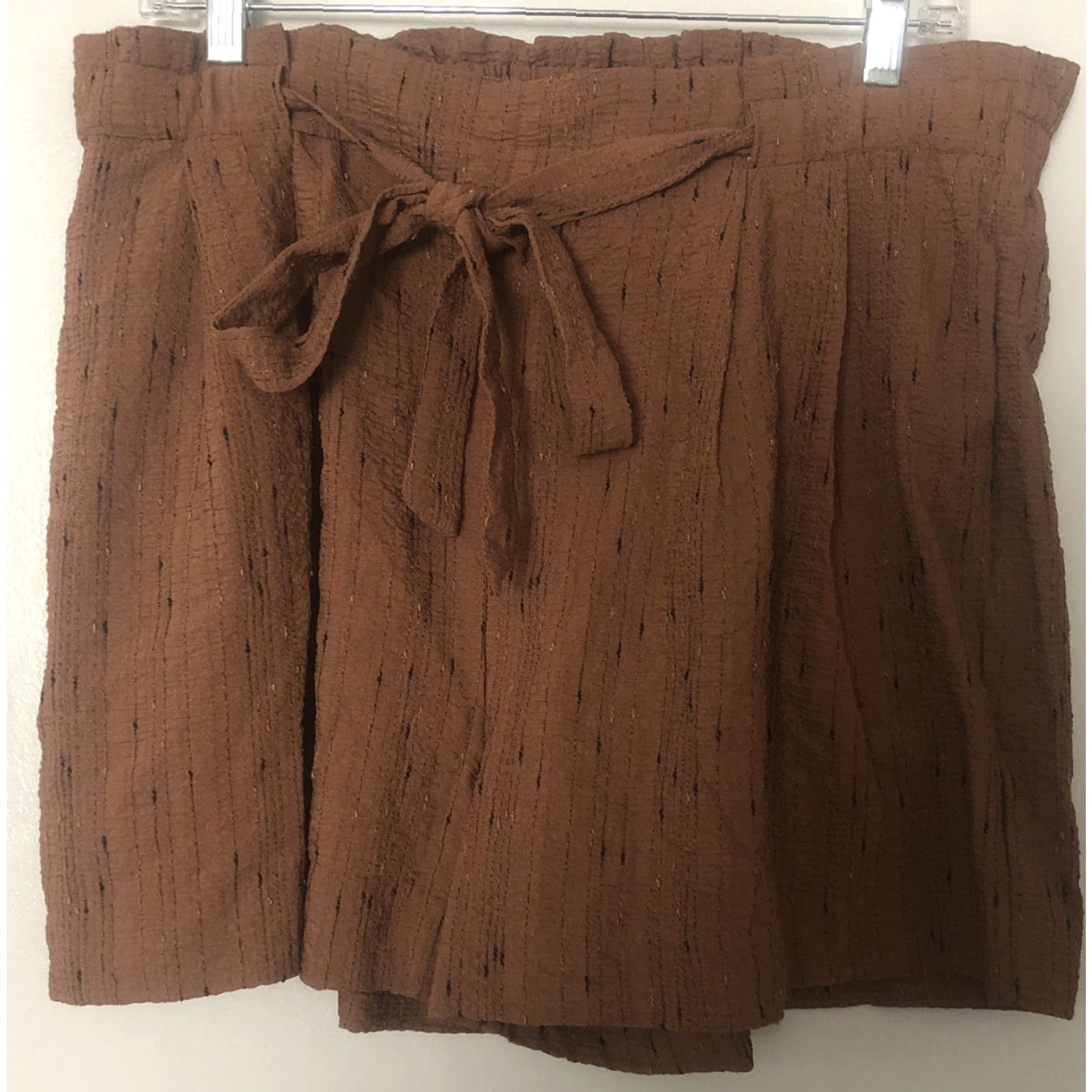 Worthington Worthington Womens Paperbag Dress Shorts Sz 14 Brown Black Pleated Seersucker Dress Shorts Size 36" / US 14 / IT 50 - 2 Thumbnail