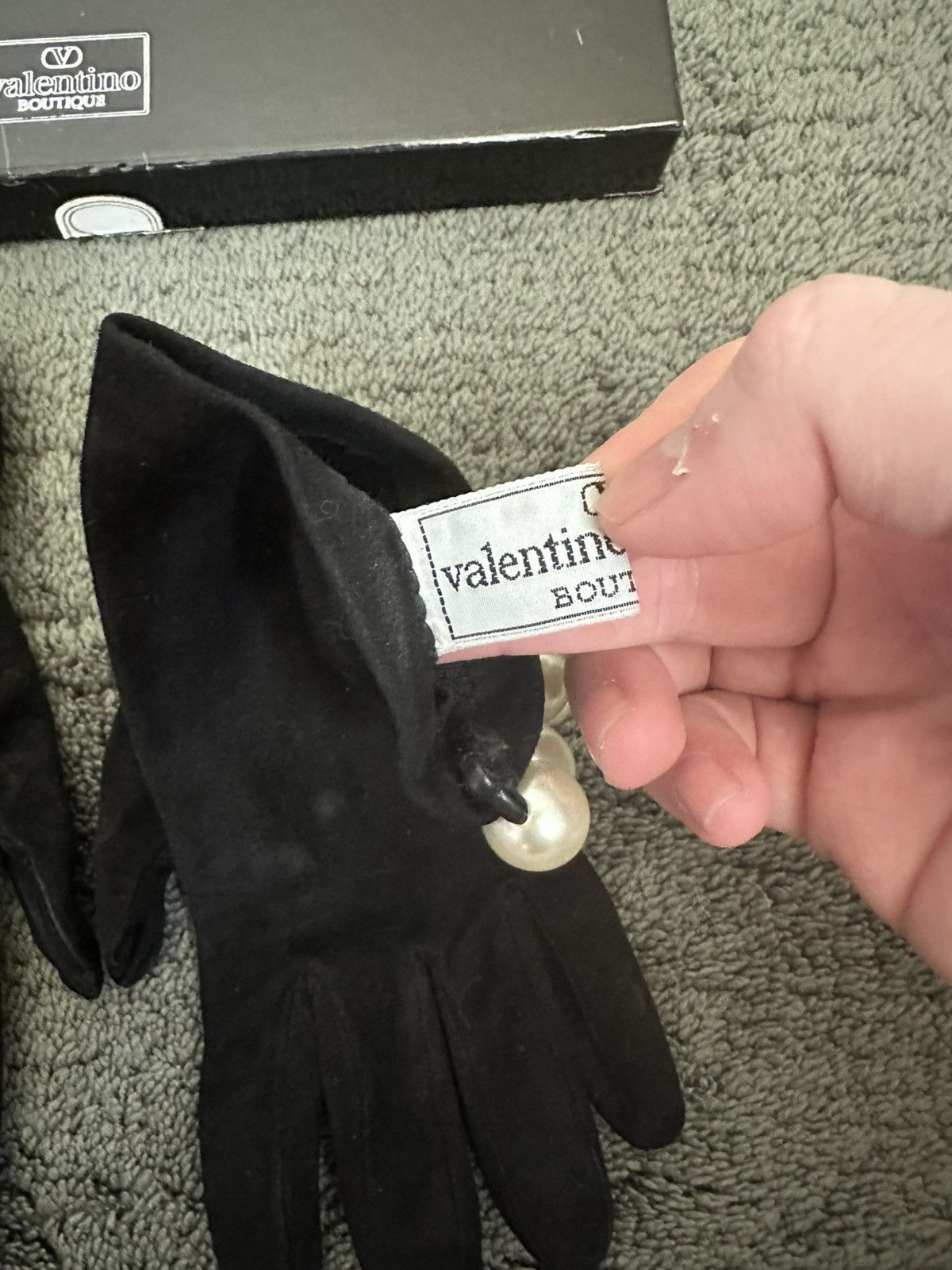Valentino Archive Valentino 90’s Runway Suede Gloves Pearl Buttons Size ONE SIZE - 2 Thumbnail