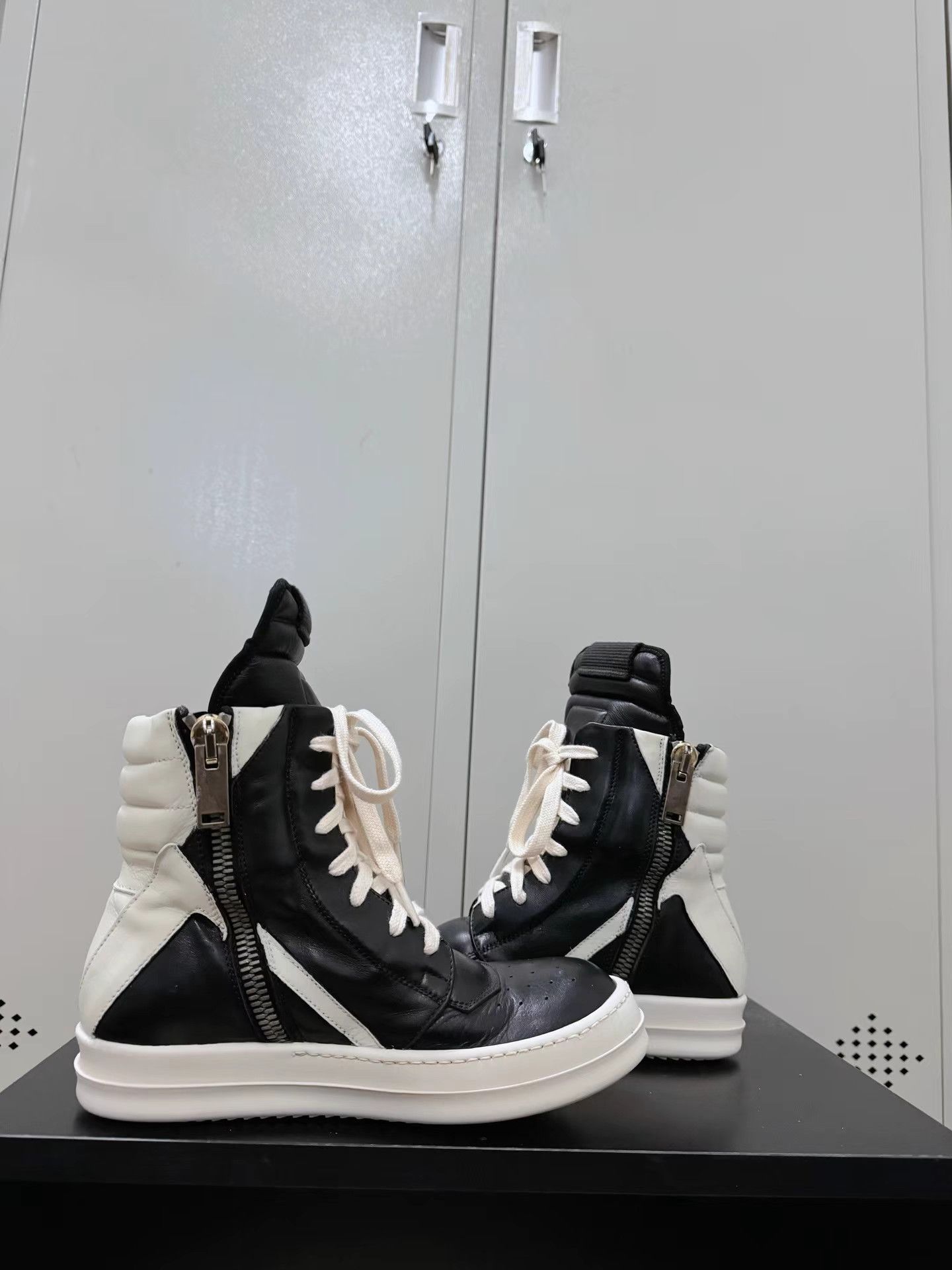Rick Owens Rick Owens black and white reverse triangle sneakers Size US 5 / IT 35 - 4 Thumbnail