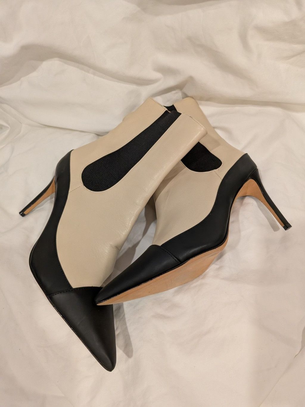Alexandre Birman Alexandre Birman Two Tone Leather Booties NWOB Size US 7.5 / IT 37.5 - 1 Thumbnail