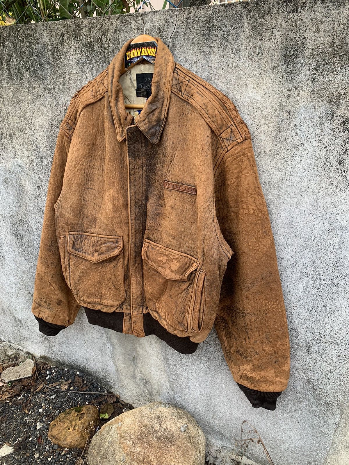 Avirex Avirex distressed thrashed leather flight jacket Size US L / EU 52-54 / 3 - 3 Thumbnail