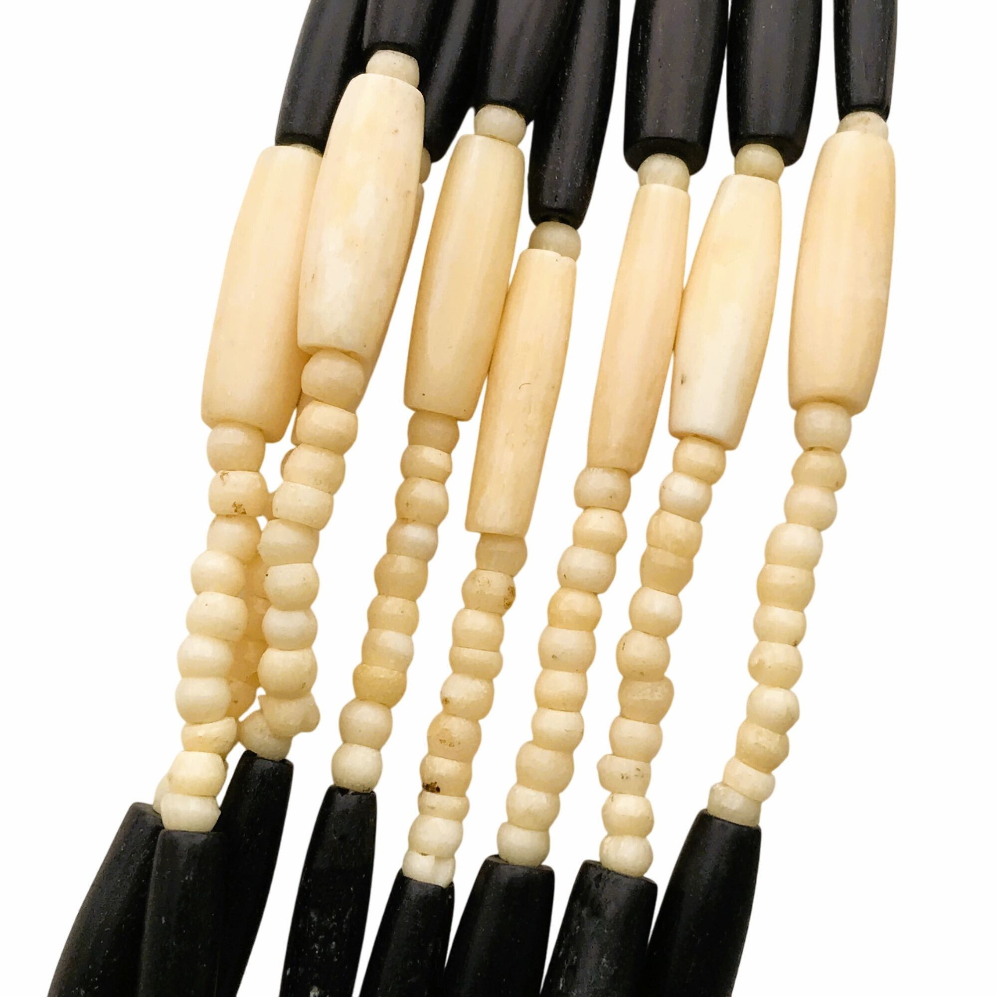 Vintage Ivory and Black Beaded Necklace Primitive Tribal Ethnic Stat Size ONE SIZE - 4 Thumbnail