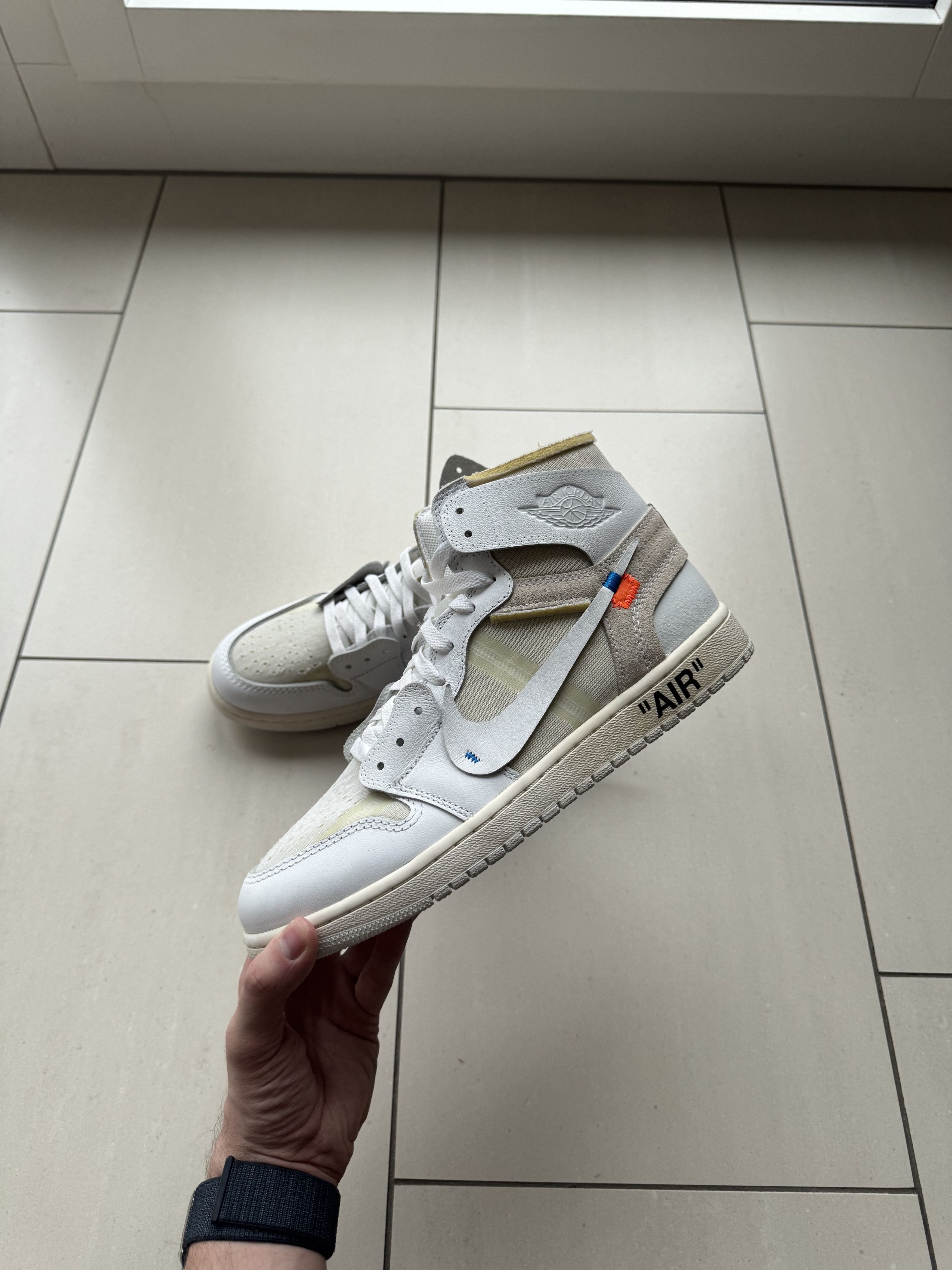 Nike × Off-White Jordan 1 Retro High Off-White Euro Size US 9.5 / EU 42-43 - 1 Thumbnail