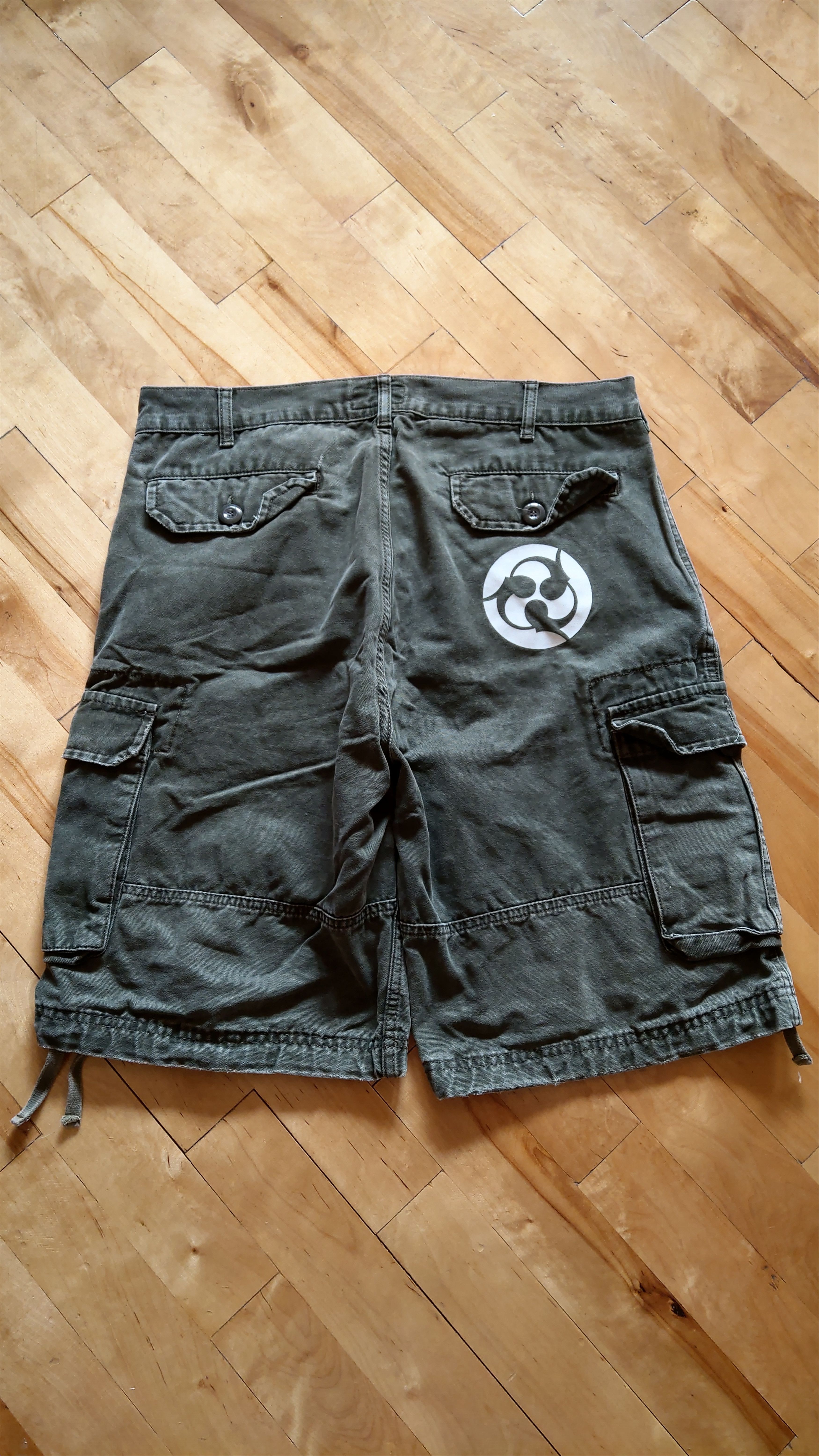 Band Tees Unique TRIVIUM Pants Shorts Cargo Jorts Metal goth opium Alt Size US 33 - 4 Thumbnail