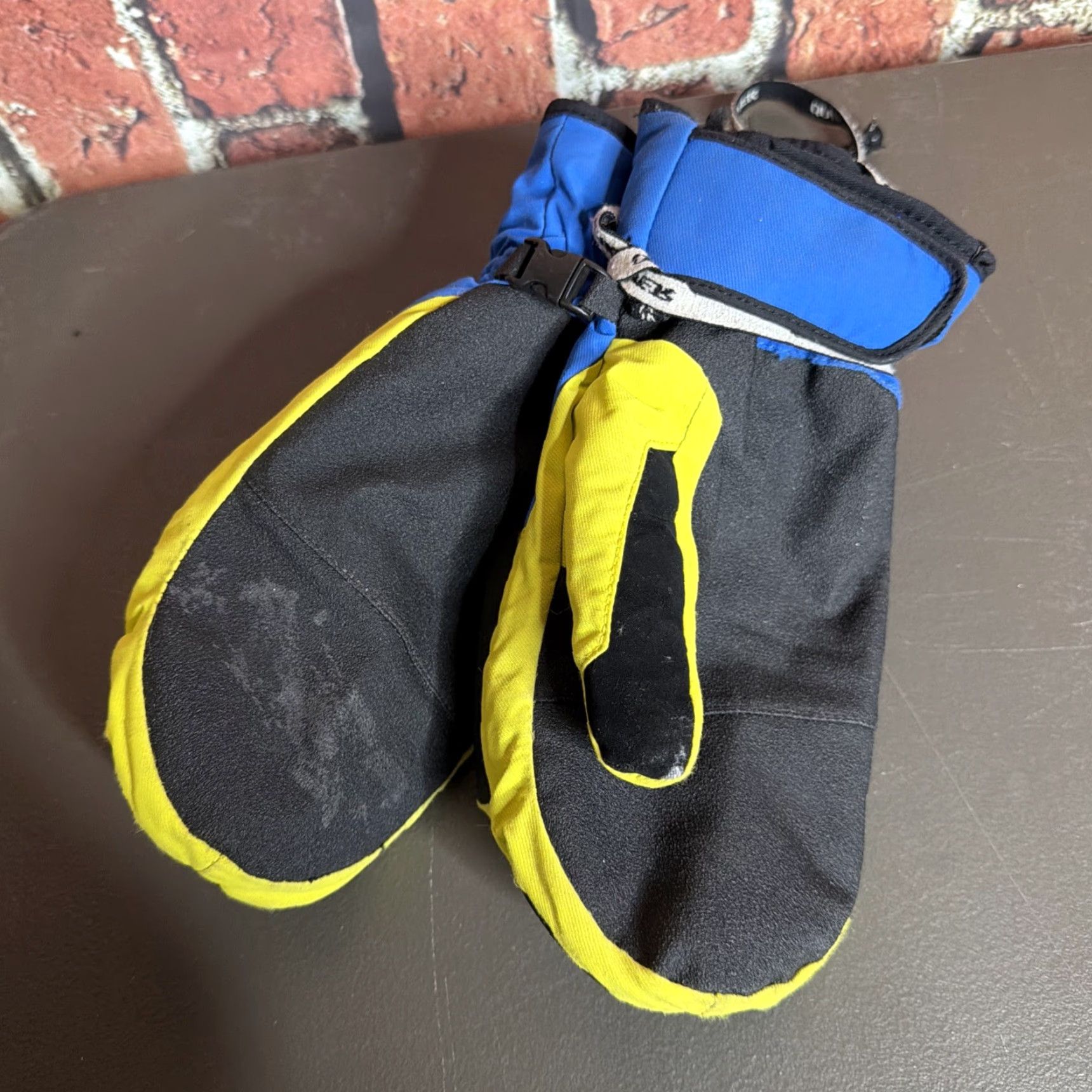 Quiksilver Quicksilver Mens Gloves Mittens Blue Yellow Snow Winter Fleece 100% Polyester Waterproof Windproof Lined Packable Non-Slip Medium Size ONE SIZE - 2 Thumbnail
