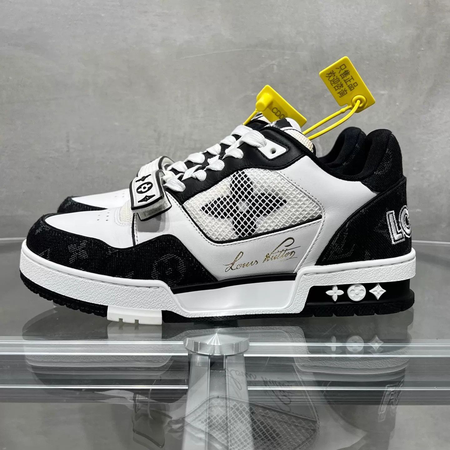 Louis Vuitton LV Trainer Black/White Velcro UK3.5/37.5 Size US 7 / IT 37 - 3 Thumbnail