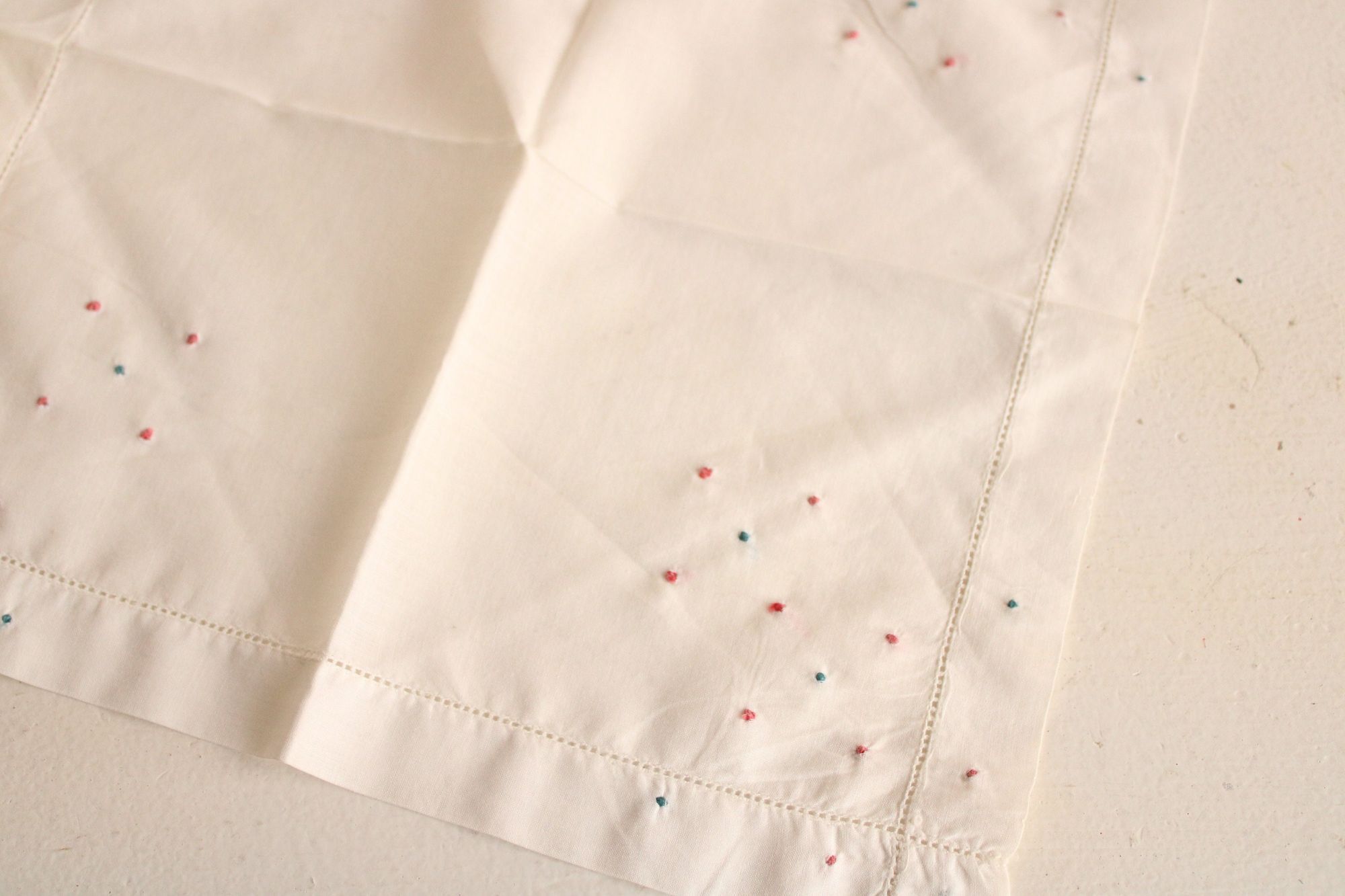 Vintage Vintage Handkerchief, White Linen with Pink and Blue Swiss D Size ONE SIZE - 6 Thumbnail