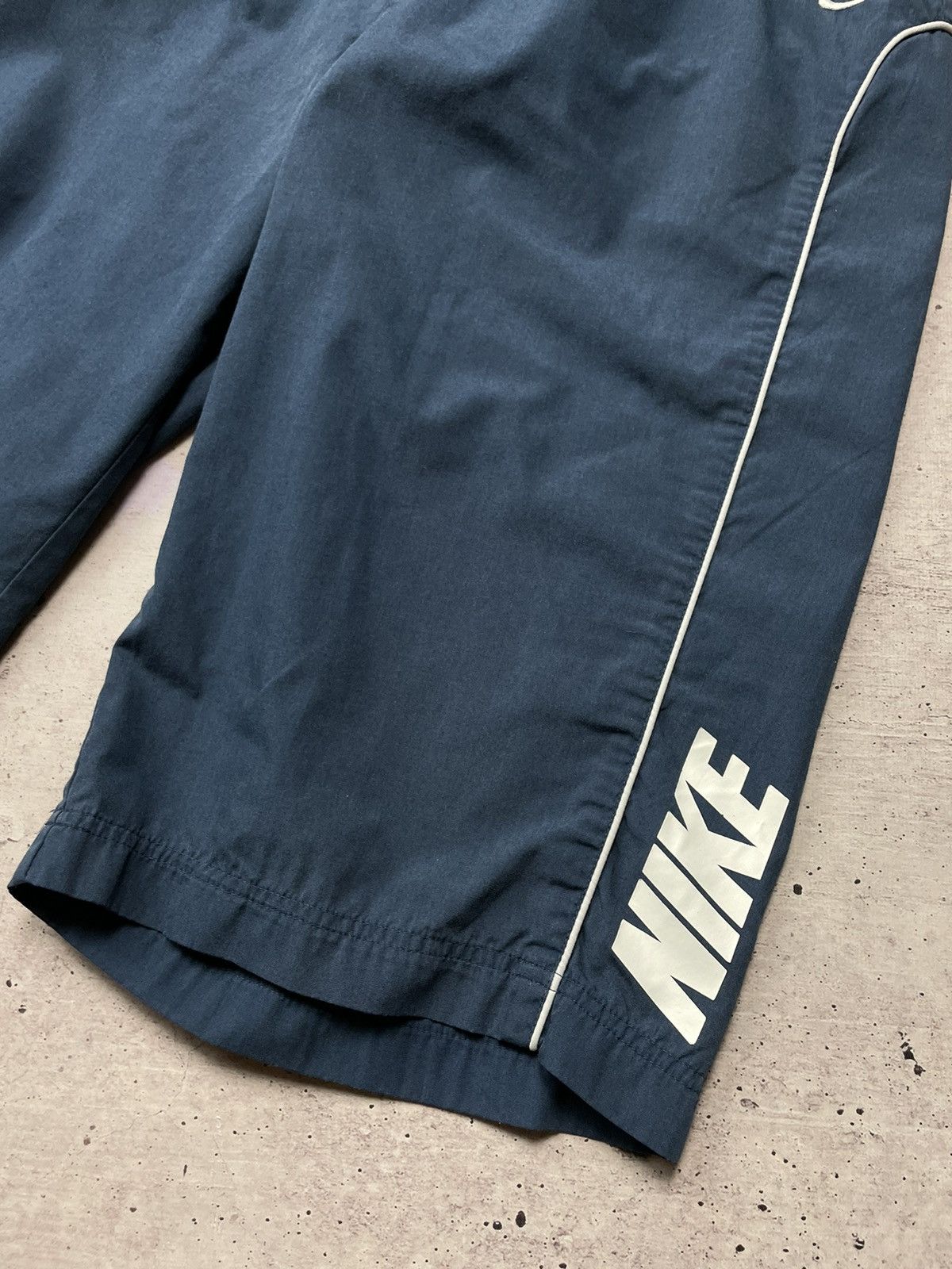 Nike × Vintage Vintage Nike Y2K Shorts Size L big logo Size US 33 - 4 Thumbnail