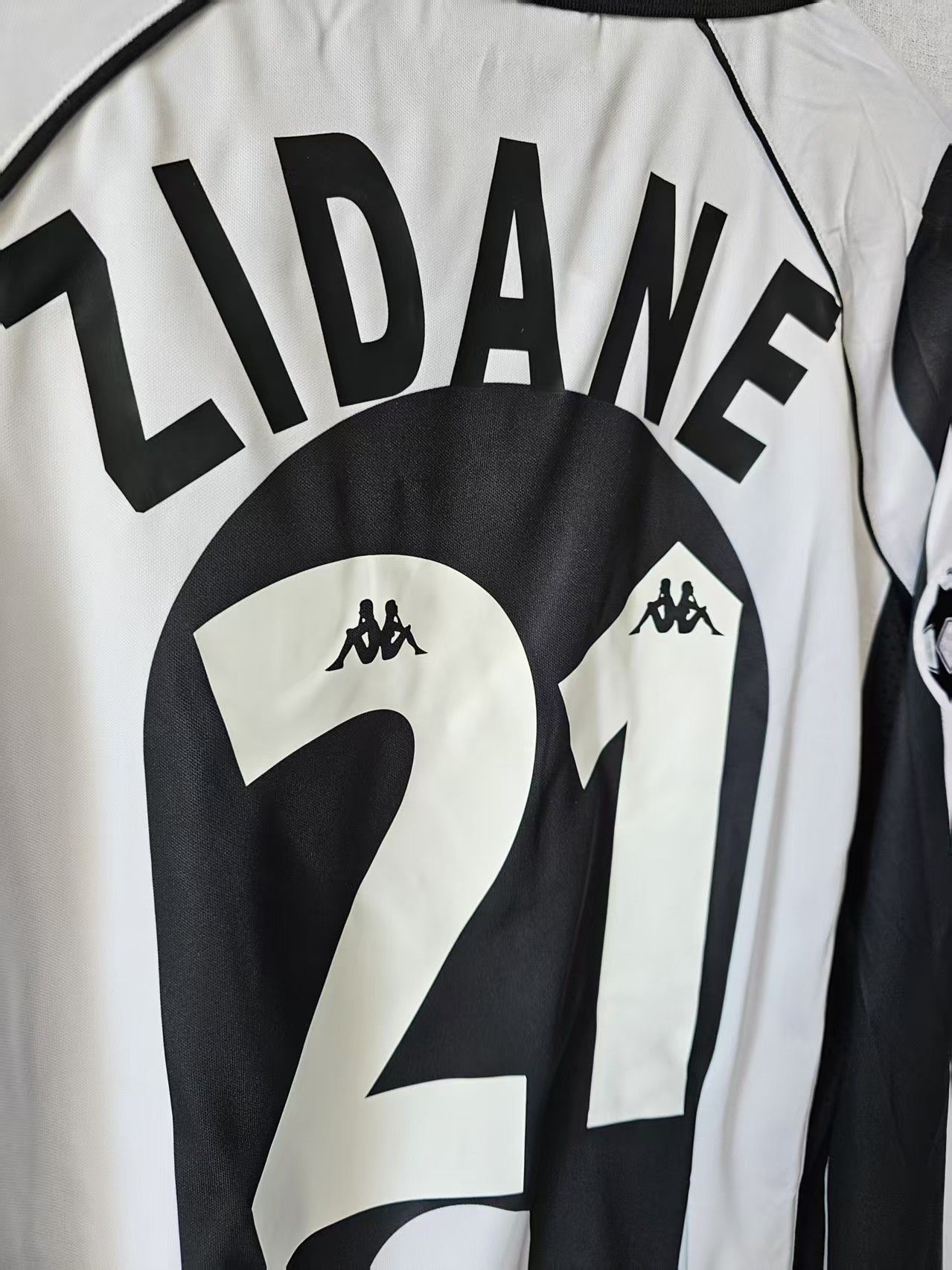 Other 1997 98 Juventus 21 Zidane Jersey Home Size US M / EU 48-50 / 2 - 3 Thumbnail
