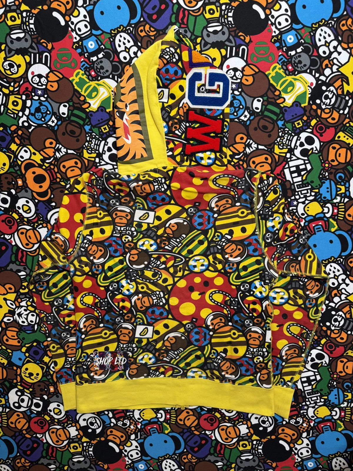 Bape A Bathing Ape Yellow Galaxy Camo Shark Hoodie Size US M / EU 48-50 / 2 - 11 Thumbnail