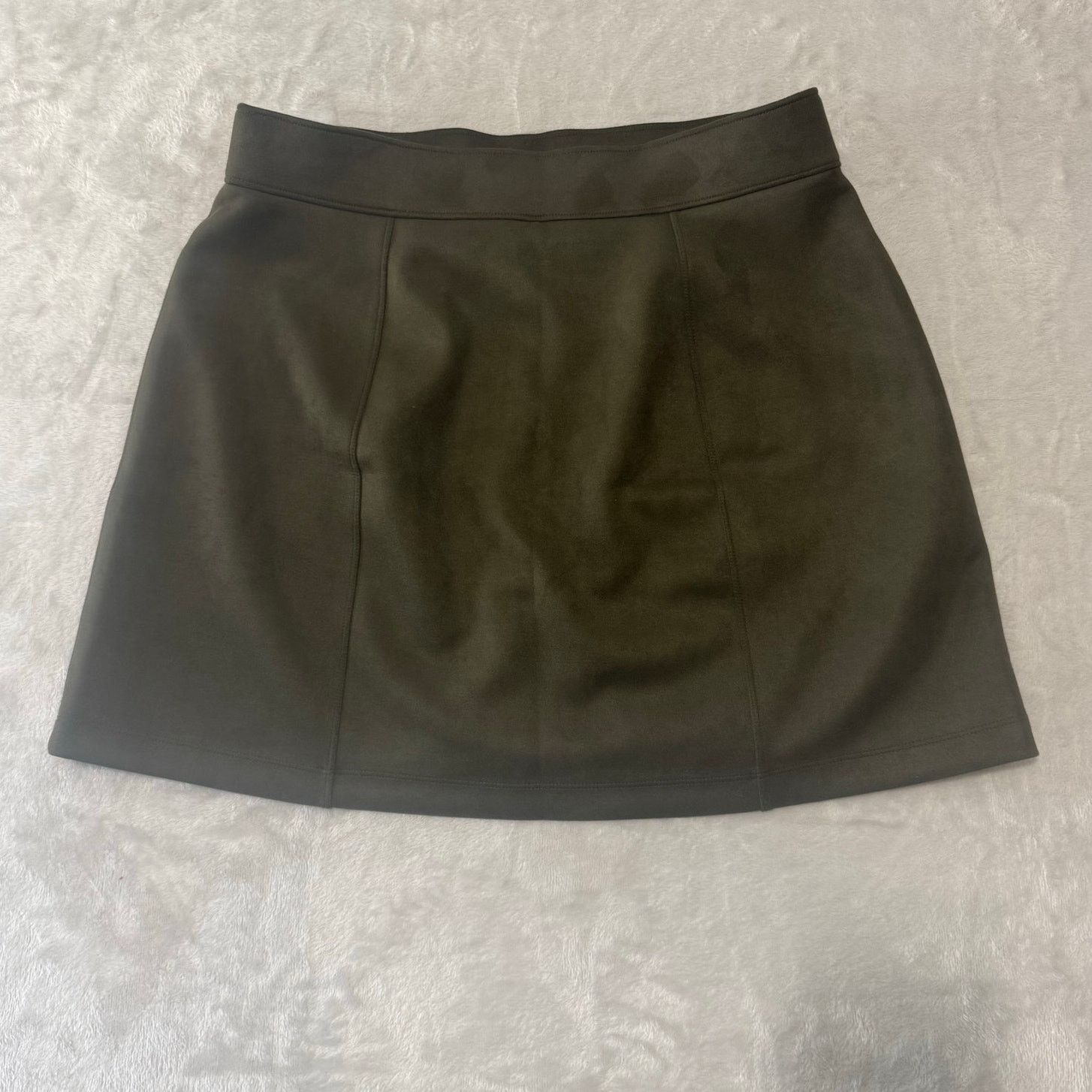 Spanx NWT Spanx Faux Suede Mini Skirt Built in Shorts L Green Size 32" / US 10 / IT 46 - 3 Thumbnail