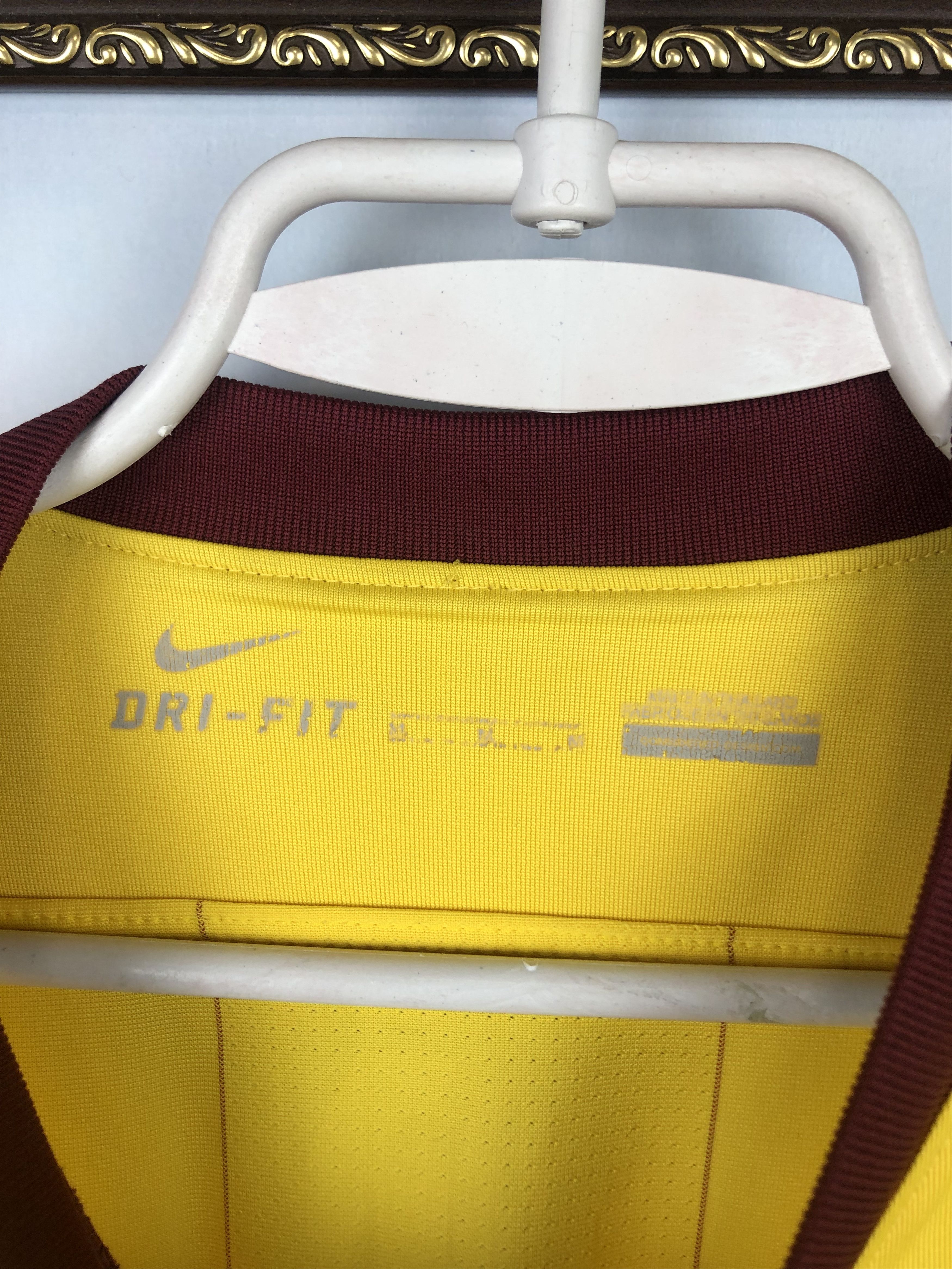 Nike Arsenal football shirt 2010 Soccer Song Nike Jersey Tee Hype Size US M / EU 48-50 / 2 - 8 Thumbnail