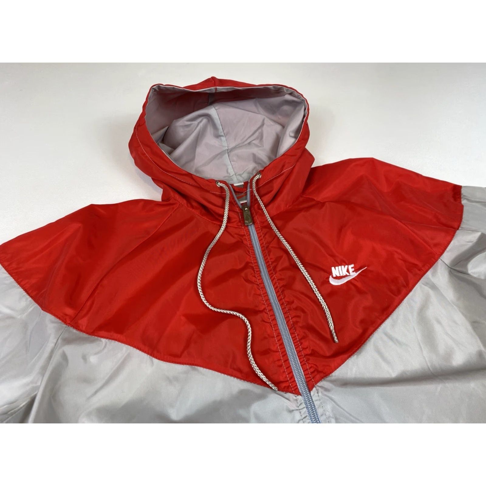 Nike VINTAGE Nike Windbreaker Jacket Mens 80s Nylon Hooded Lightweight Sz M Gray Red 80s Nike Windbreaker Jacket Mens Size US M / EU 48-50 / 2 - 5 Thumbnail