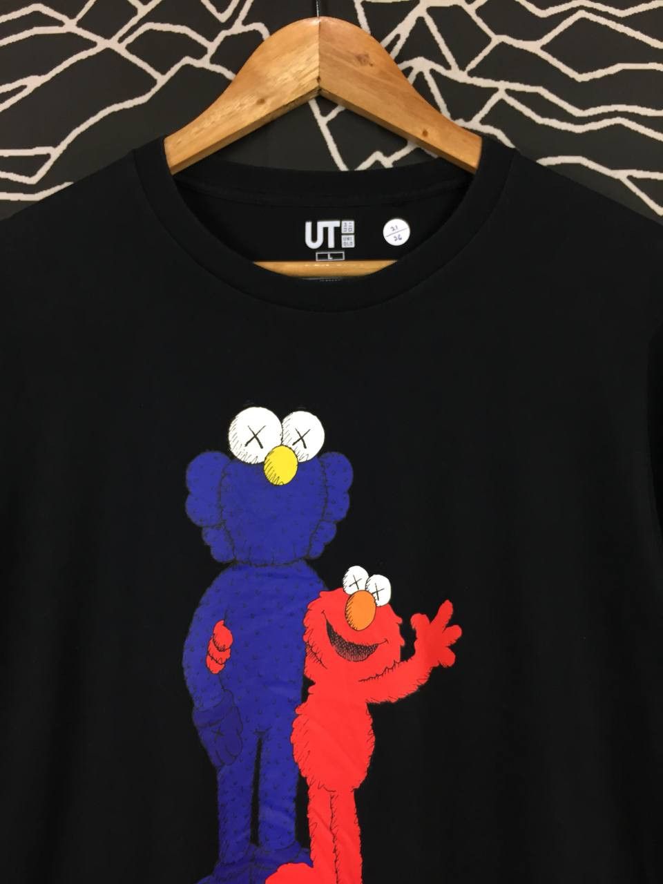 Japanese Brand × Kaws × Uniqlo Uniqlo X Kaws X Sesame Street Bff Elmo Tee Size US L / EU 52-54 / 3 - 3 Thumbnail