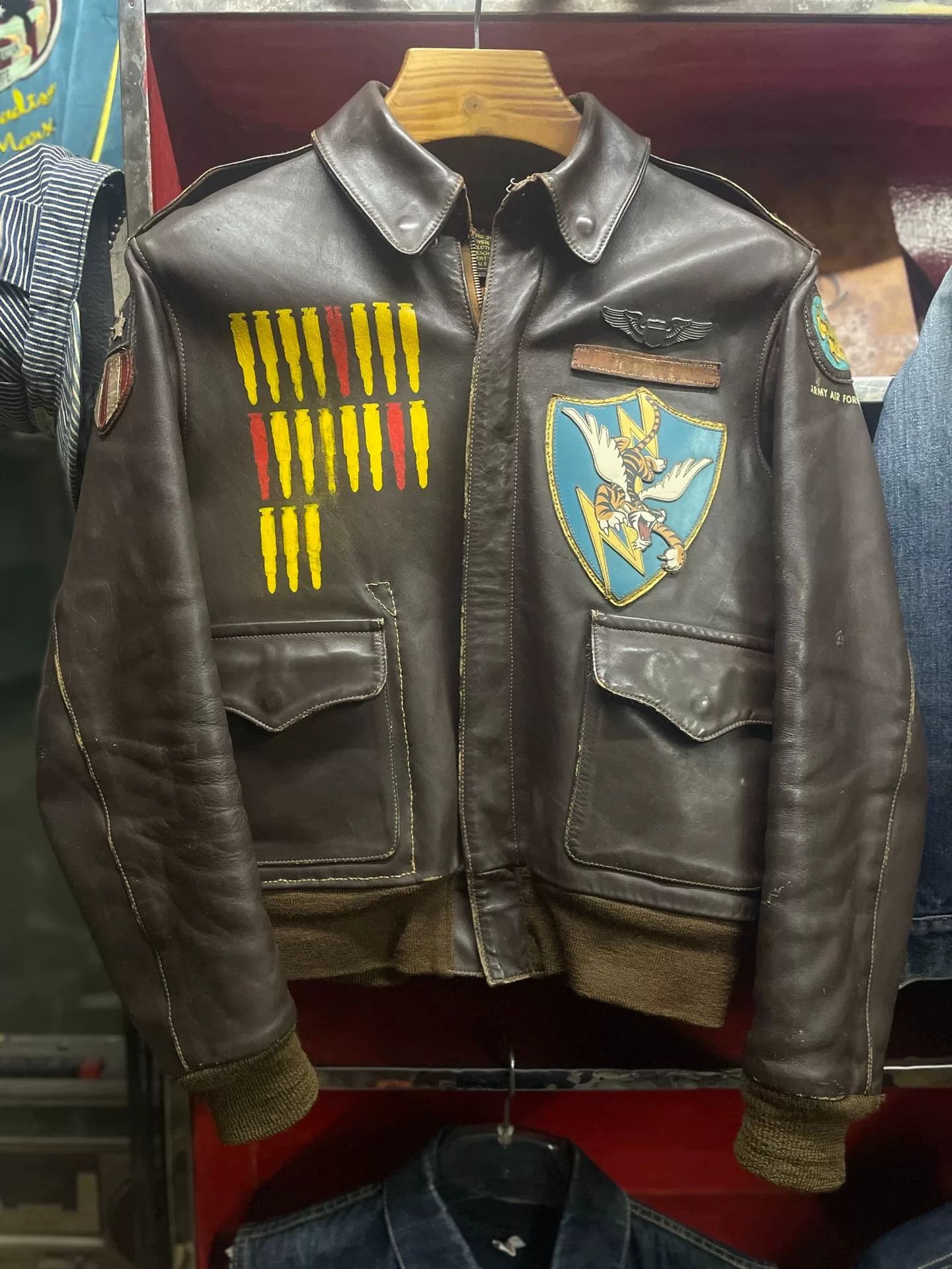 The Real McCoy's WWII Flying Tiger A-2 Flight Jacket Size US M / EU 48-50 / 2 - 1 Thumbnail