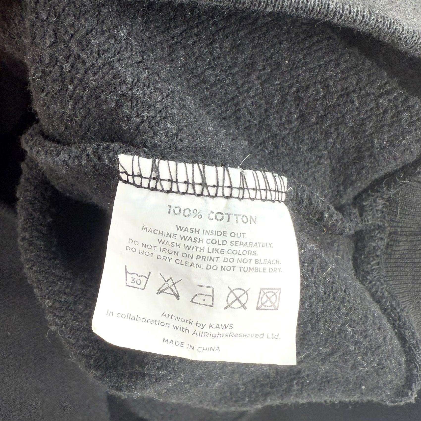 Kaws VINTAGE KAWS Holiday Indonesia Sweatshirt Mens Large Black Streetwear Size US L / EU 52-54 / 3 - 5 Thumbnail