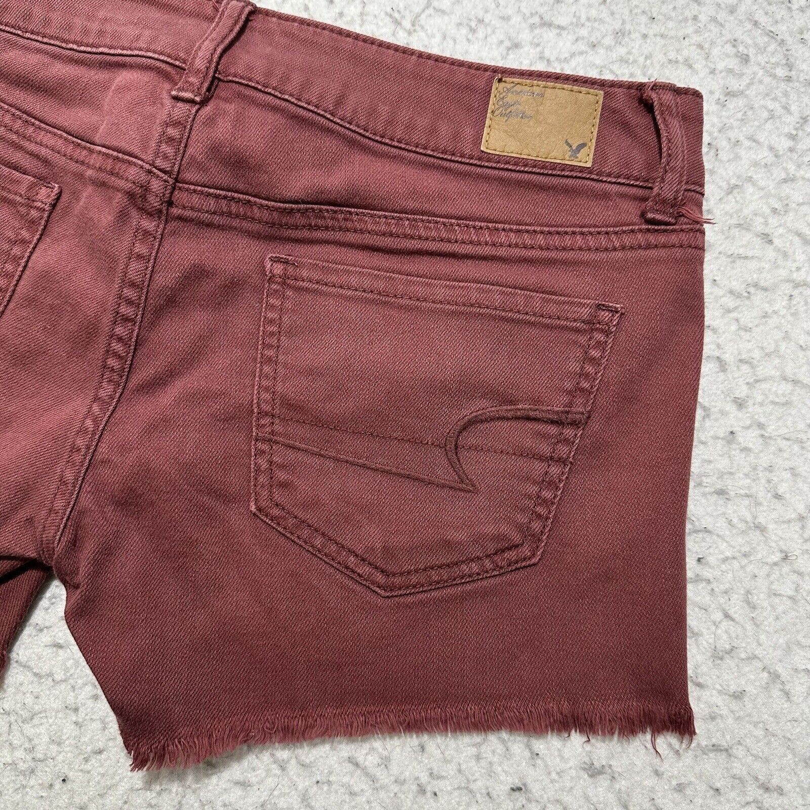 American Eagle Outfitters American Eagle 2 Burgundy Dark Red Denim Shorts 4" Inseam Size 26" / US 2 / IT 38 - 7 Thumbnail
