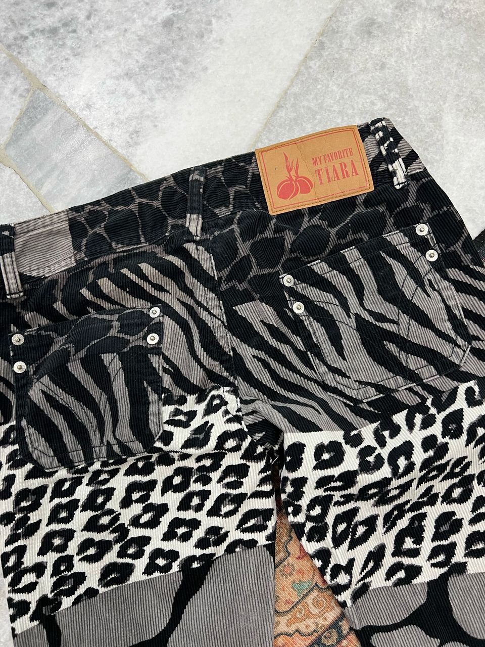 Japanese Brand Japanese Brand My Favourite Tiara Corduroy Pants Size US 29 - 8 Thumbnail