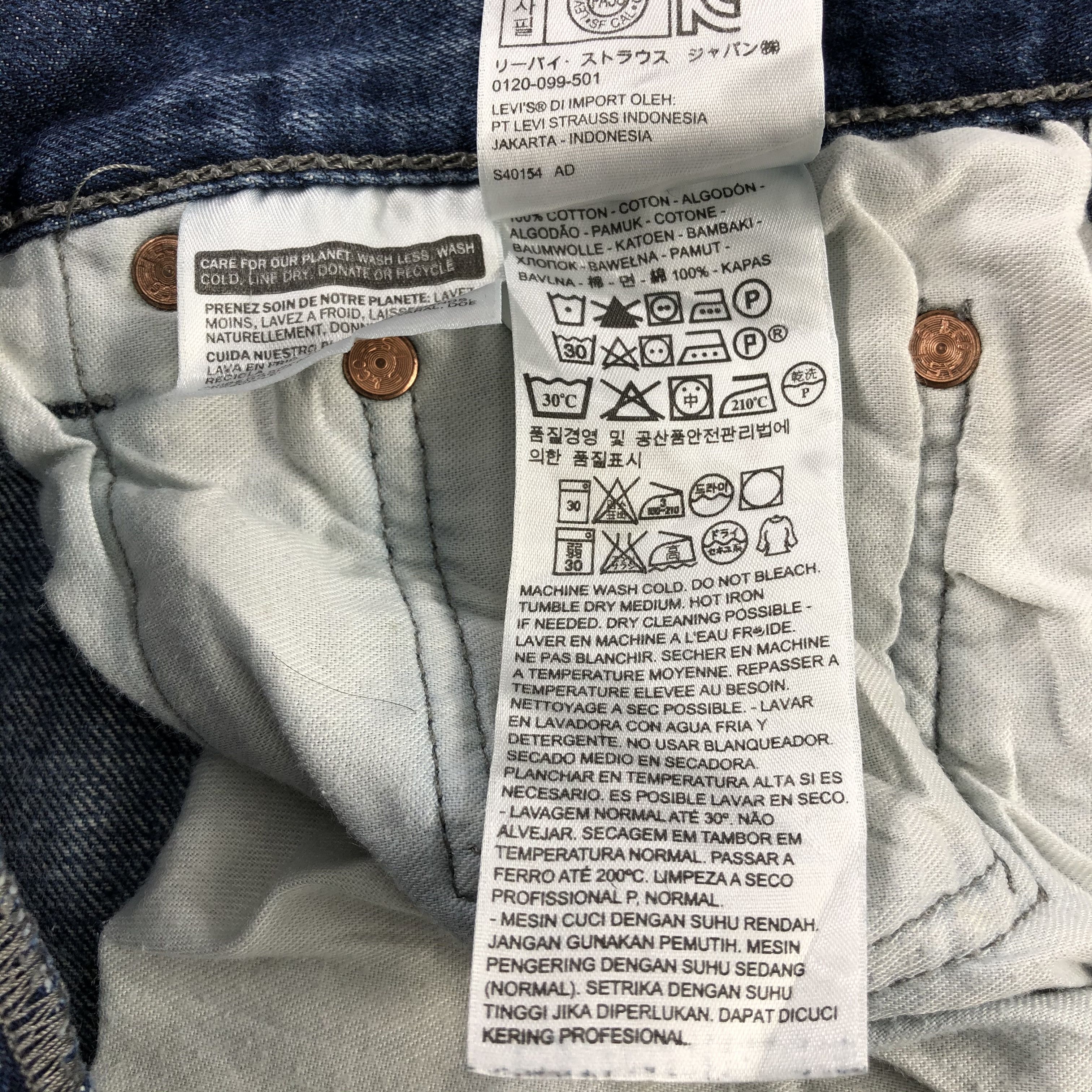 Levi's Vintage 501 Jeans Blue Wash Denim KJ941 Size US 34 / EU 50 - 13 Thumbnail