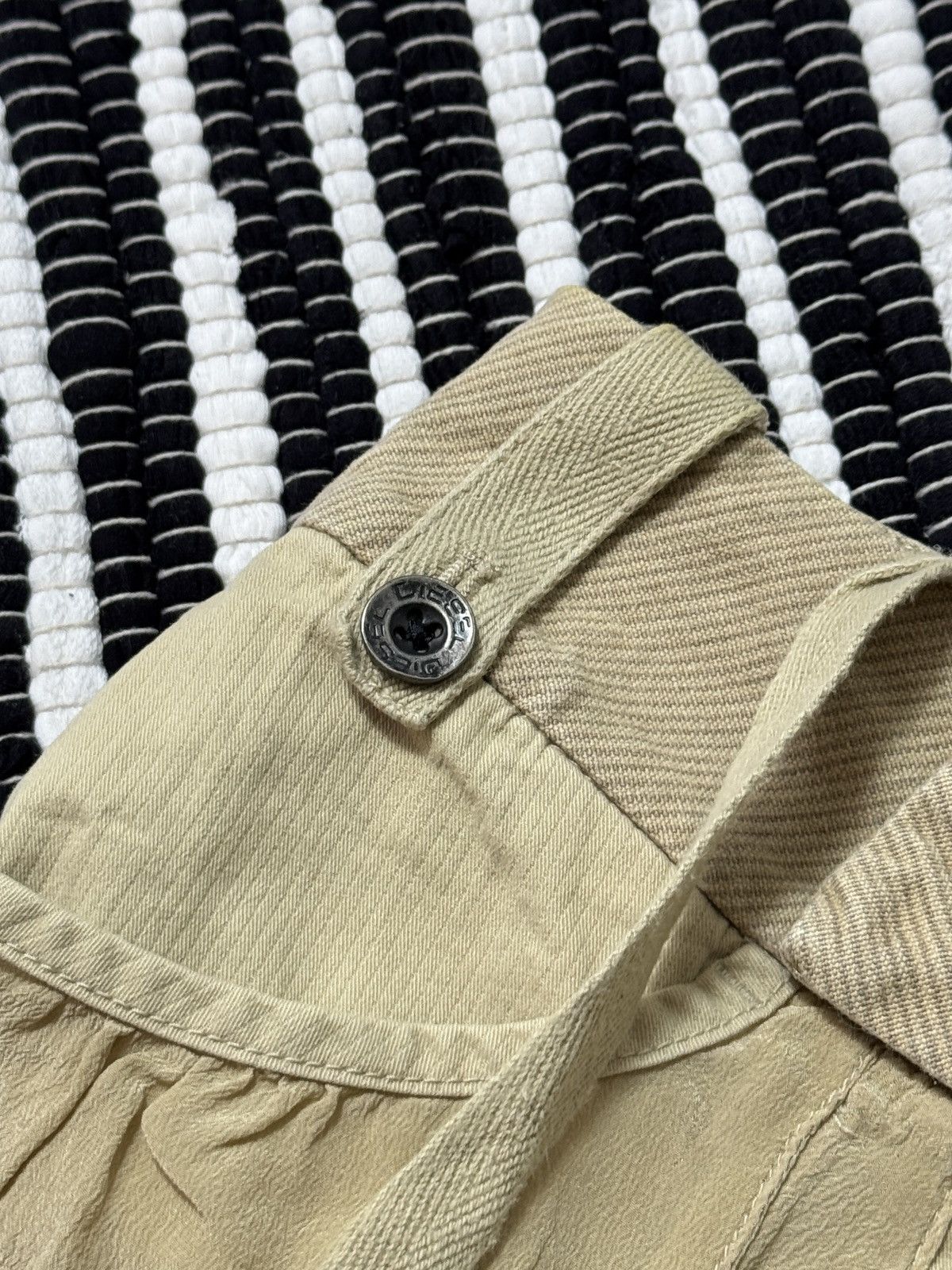 Diesel VINTAGE DIESEL 2000s AVANT GARDE MIDI SKIRT Size 25" / US 0 / IT 36 - 4 Thumbnail