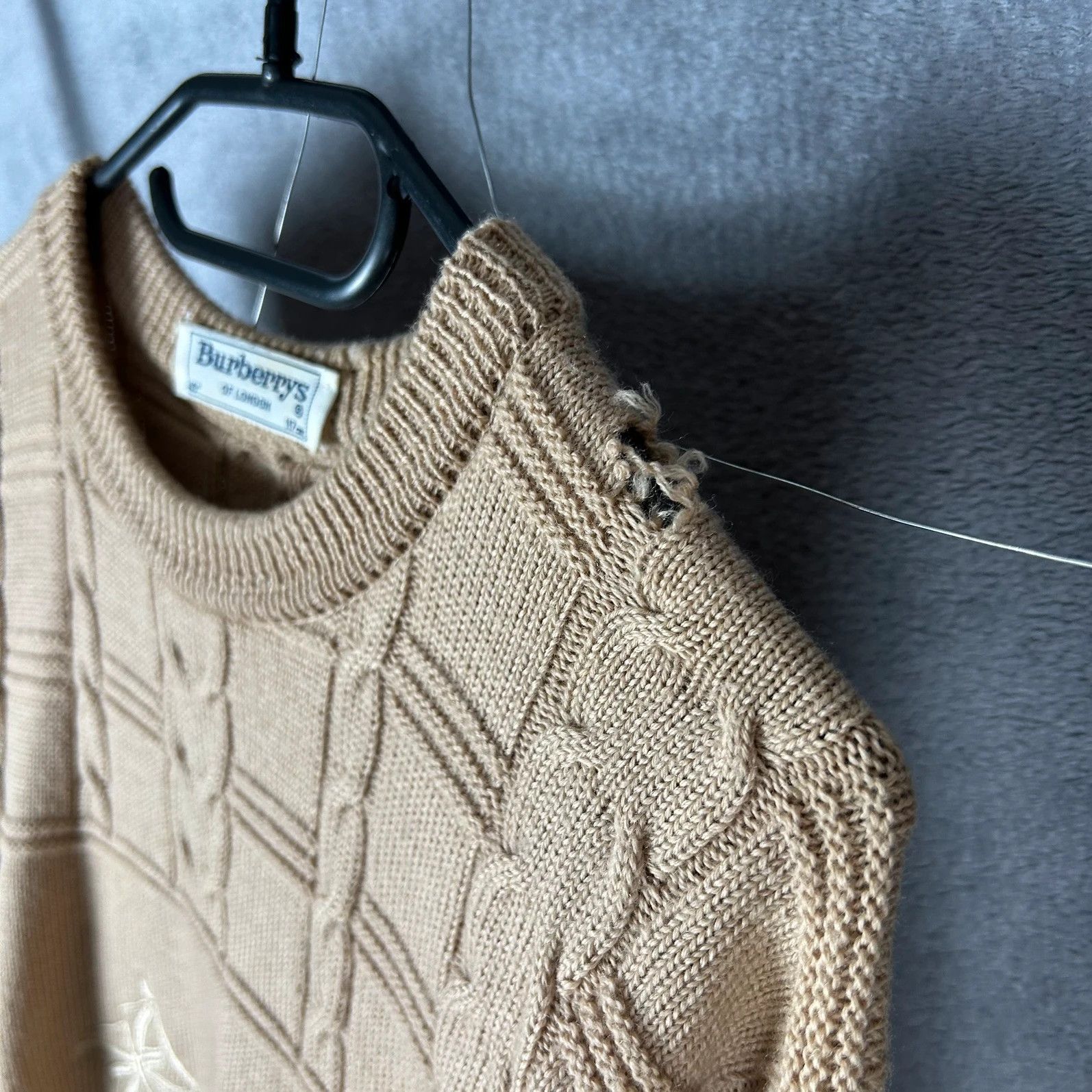 Burberry Burberrys knitwear vintage 90s beige big logo haft spellout Size US L / EU 52-54 / 3 - 7 Thumbnail