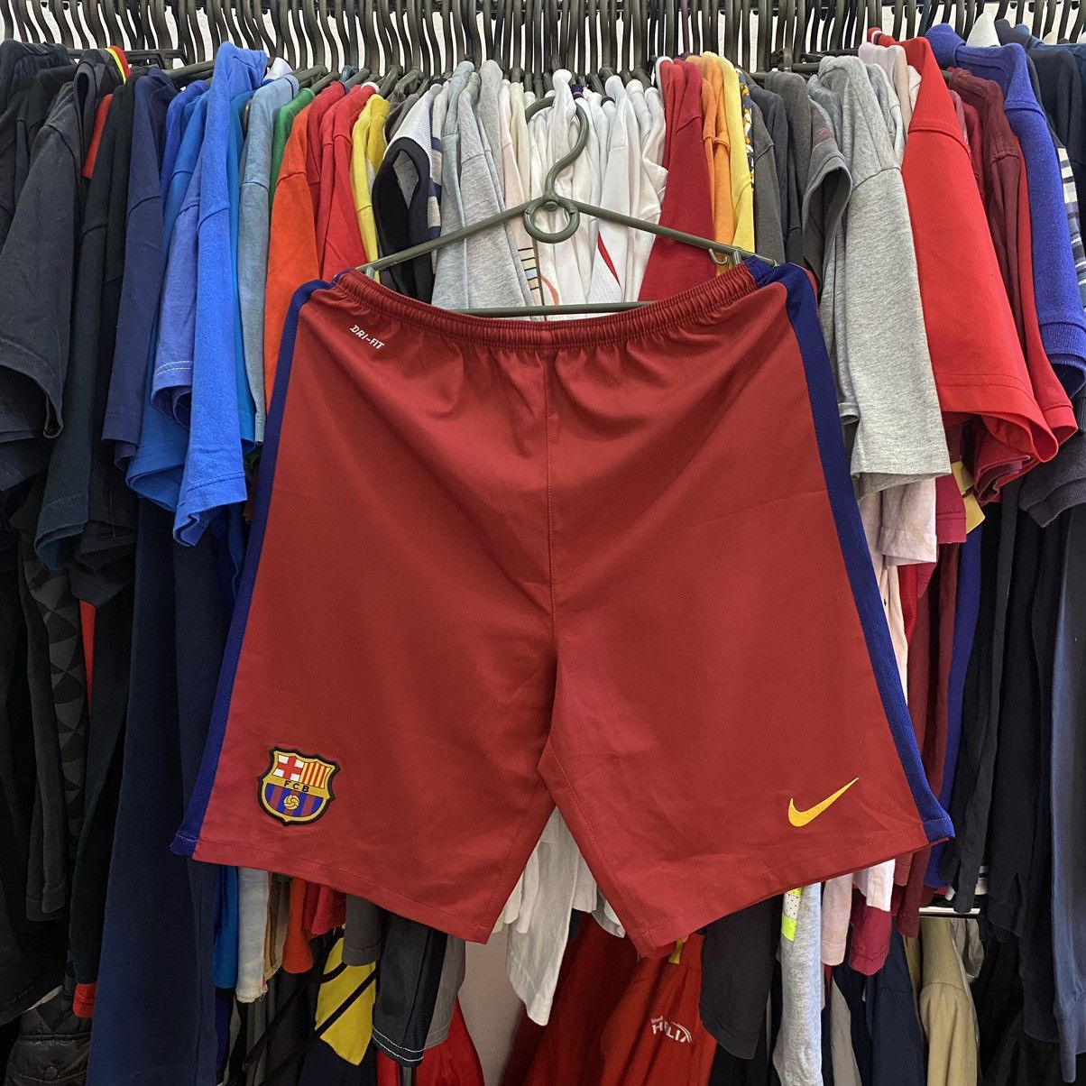 Nike Vintage Nike FC Barcelona Small Logo New football shorts Size US 30 / EU 46 - 1 Thumbnail