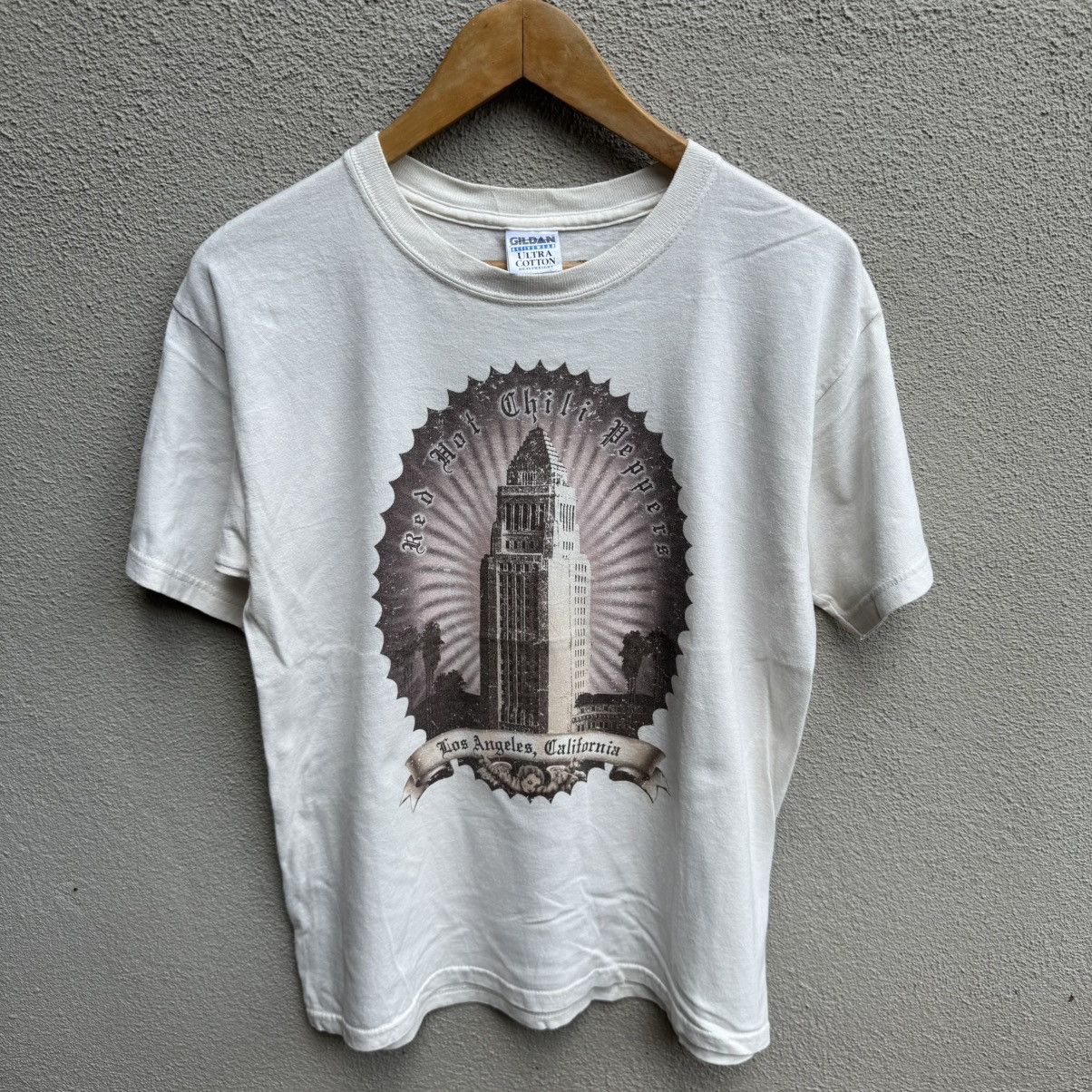 Band Tees Vintage 00s RED HOT CHILI PEPPERS band tee LA California Size US M / EU 48-50 / 2 - 2 Thumbnail