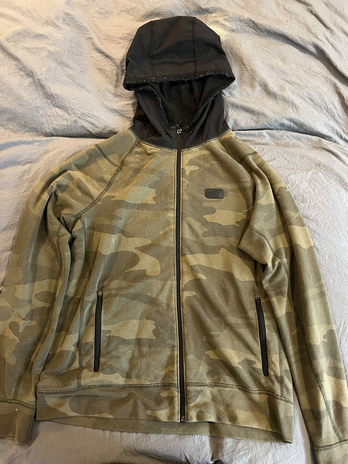 Abercrombie & Fitch Abercrombie and Fitch Camo Zipper Hoodie Small Size US S / EU 44-46 / 1 - 1 Thumbnail