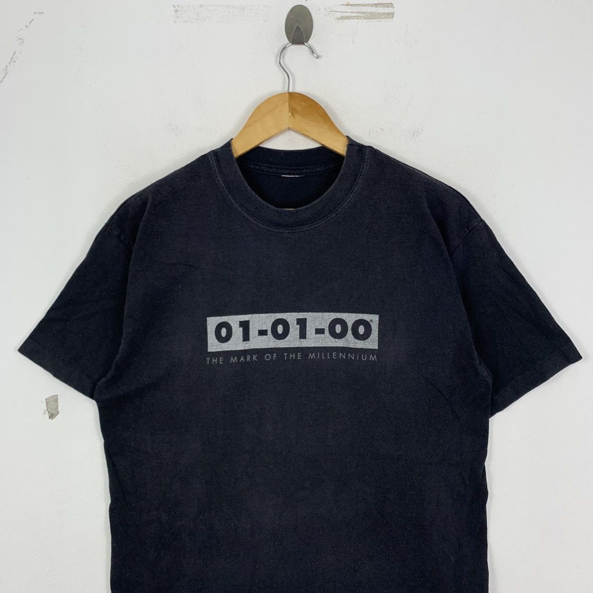 Vintage Vintage 01-01-00 THE MARK Of The Millennium Japanese Tshirt Size US M / EU 48-50 / 2 - 3 Thumbnail