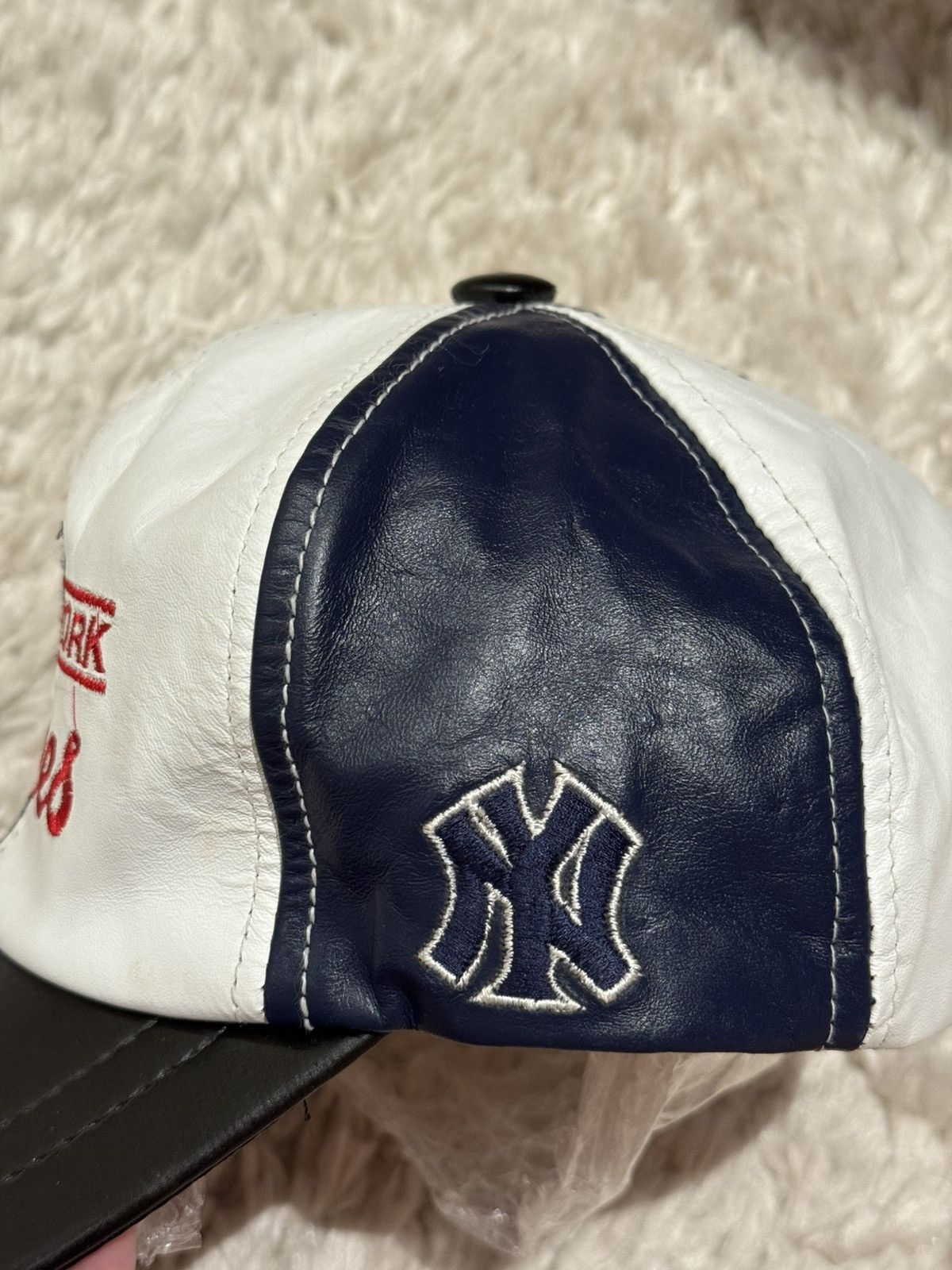 MLB Vintage New York Yankees Leather SnapBack Baseball Hat Size ONE SIZE - 8 Thumbnail