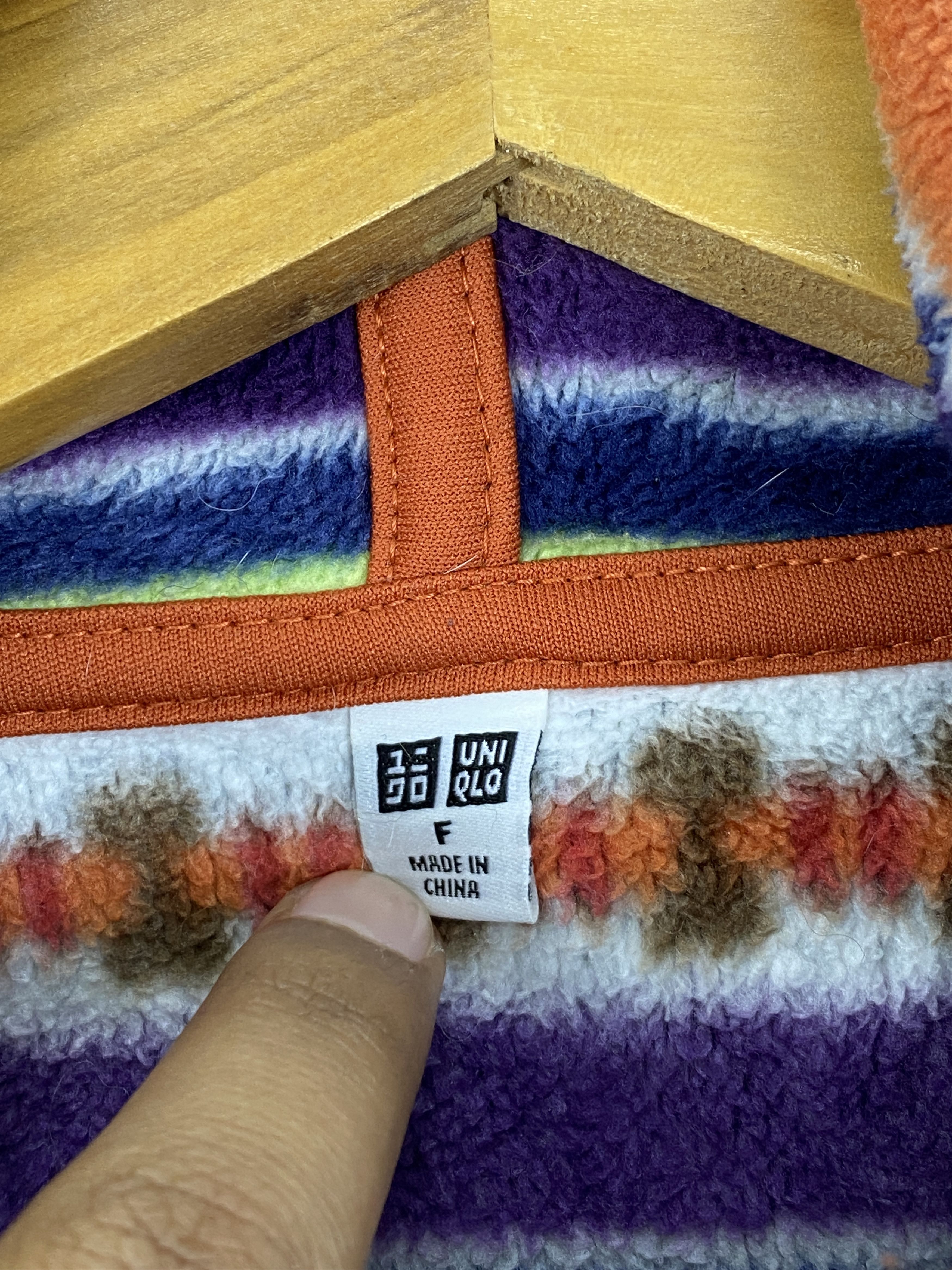 Uniqlo Uniqlo Vintage Navajo Fleece Poncho Cloaks & Capes JA0179 Size US L / EU 52-54 / 3 - 5 Thumbnail