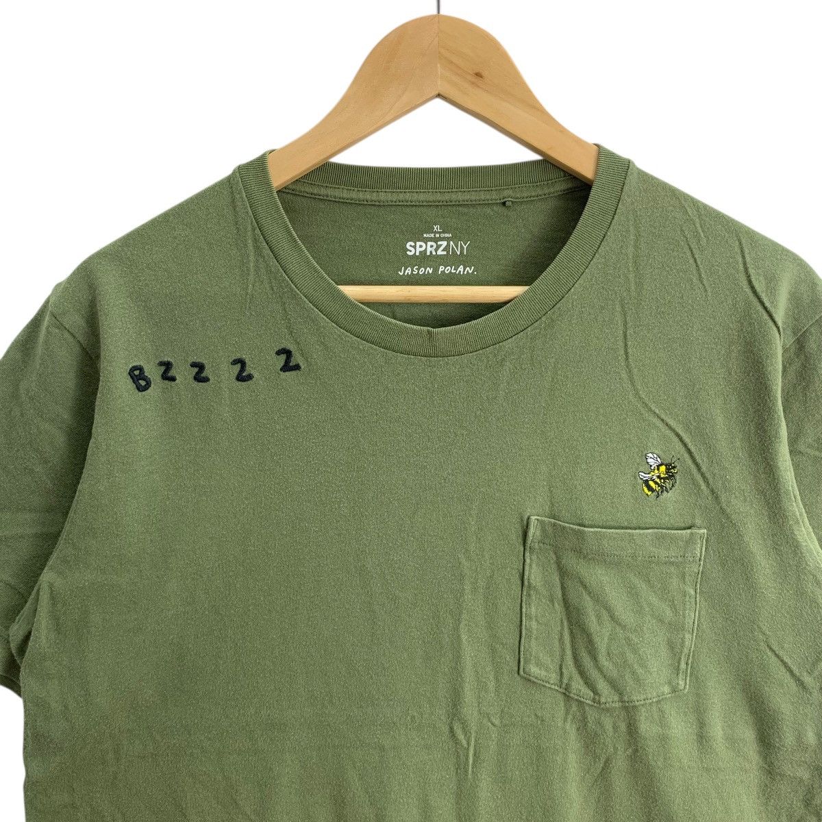 Uniqlo JASON POLAN x UNIQLO Bzzz Flying Bee Artwork Tee Shirt Top Size US XL / EU 56 / 4 - 4 Thumbnail
