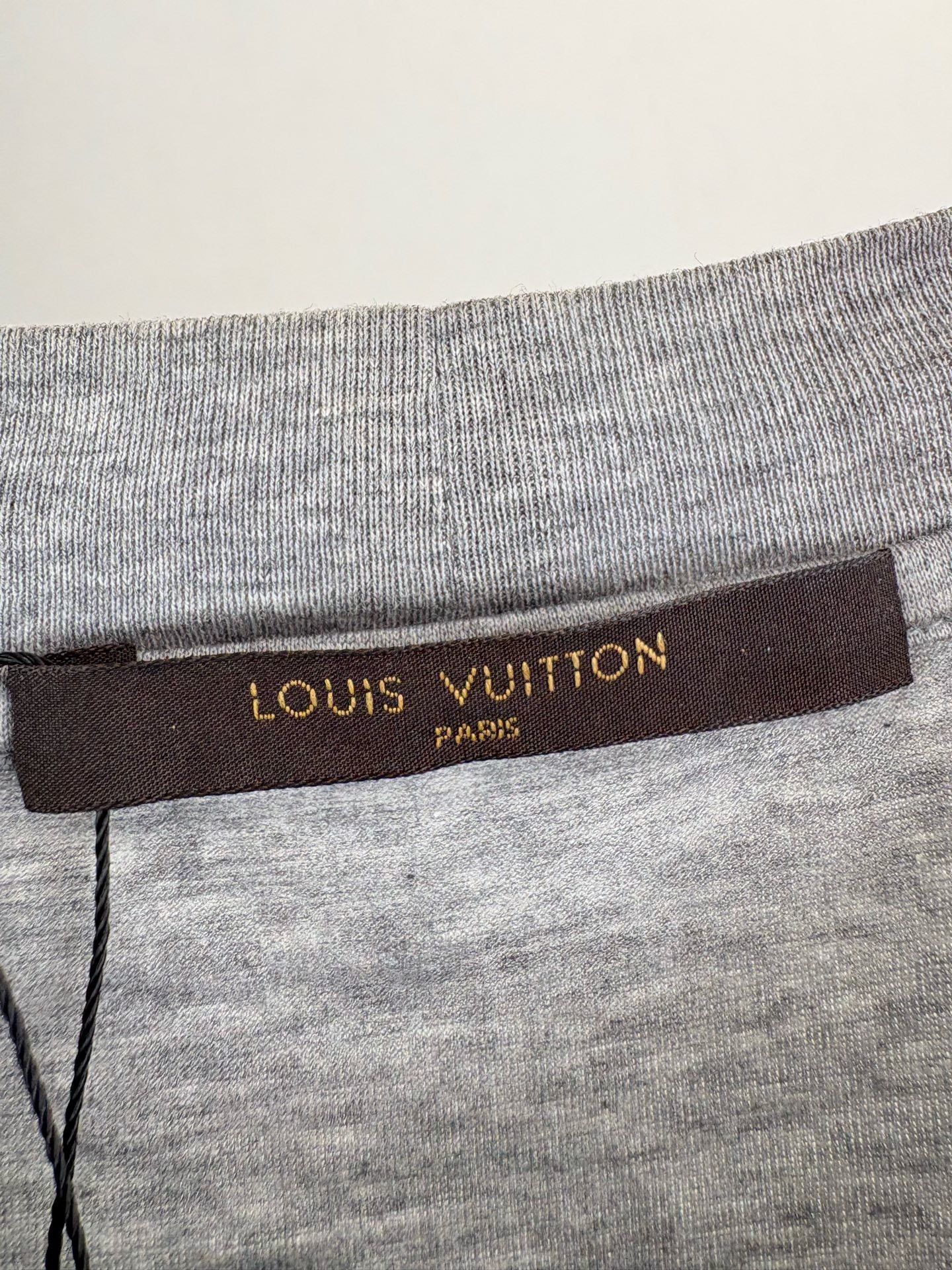 Louis Vuitton Louis Vuitton Inkjet Logo Grey Short Sleeve T-Shirt Size US XL / EU 56 / 4 - 4 Thumbnail