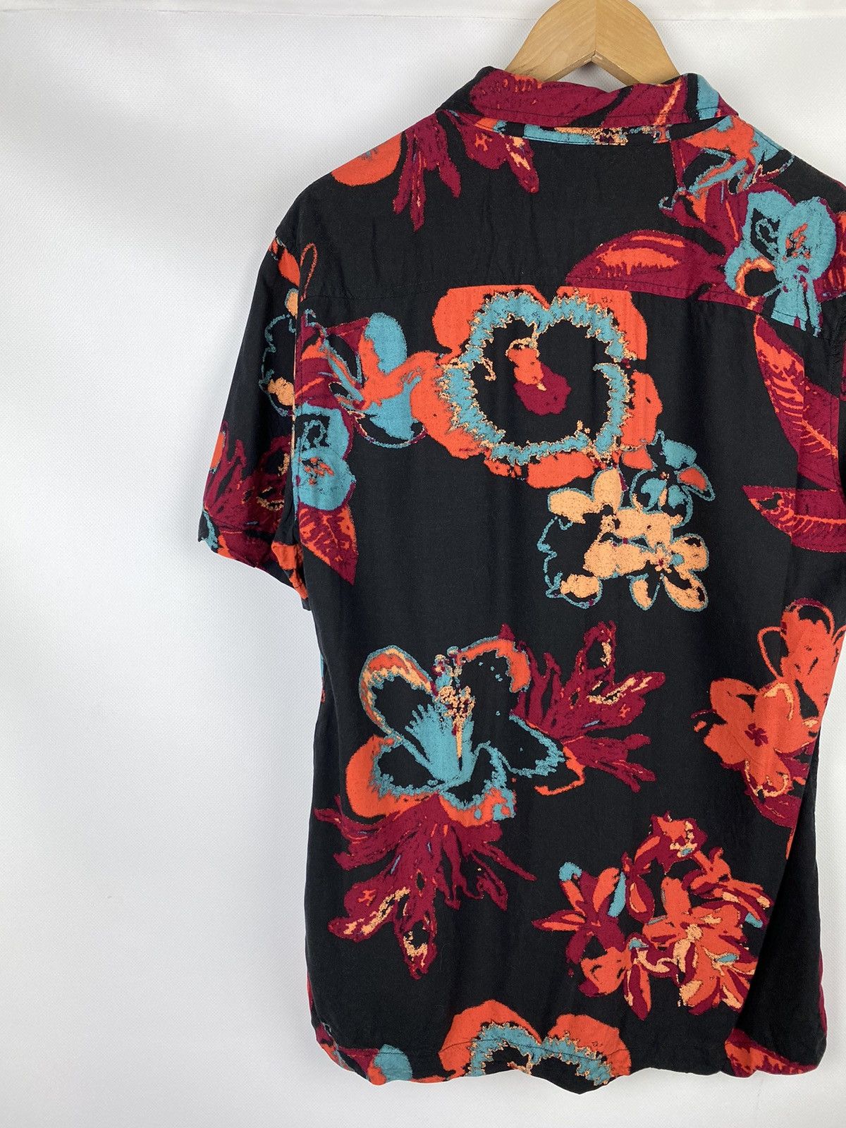 Lee Lee men’s Hawaiian overprinted shirt size L Size US L / EU 52-54 / 3 - 15 Thumbnail